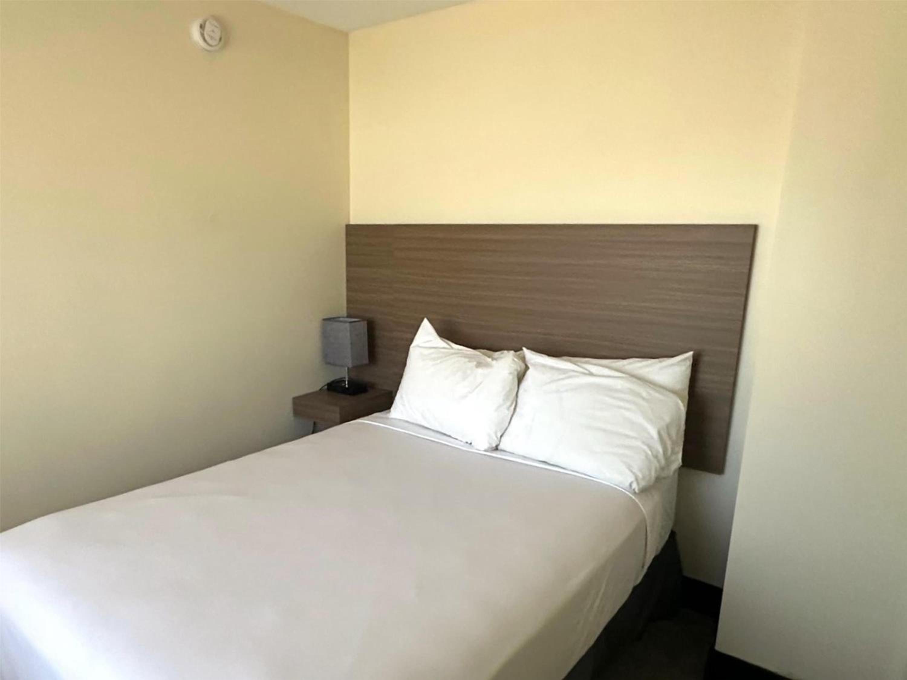 One-Bedroom Suite with Three Queen Beds and Kitchen - Non-Smoking photo 1