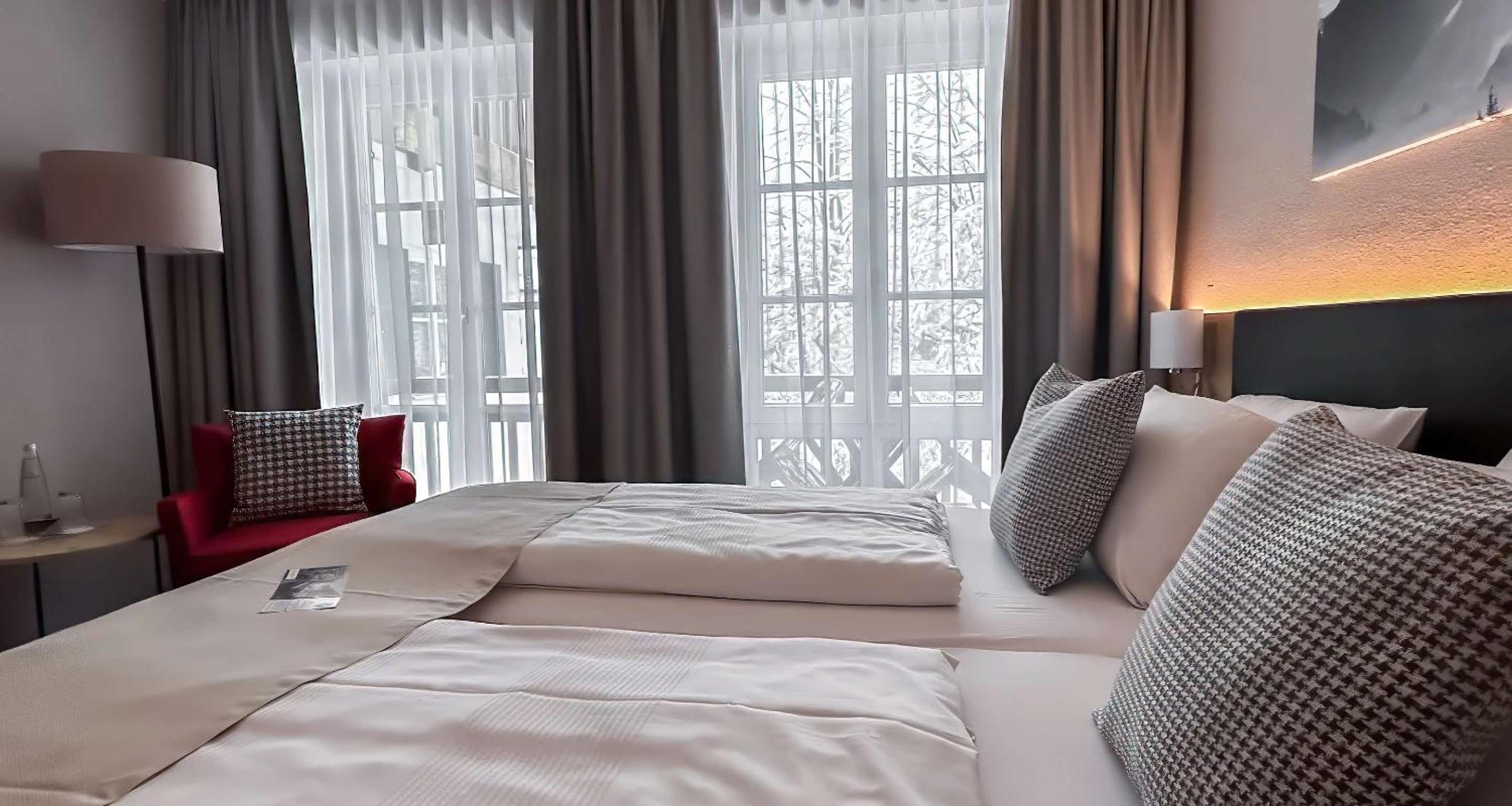 Comfort Room with One Double Bed and One Single Bed - Balcony/Separate Building - Photo 1