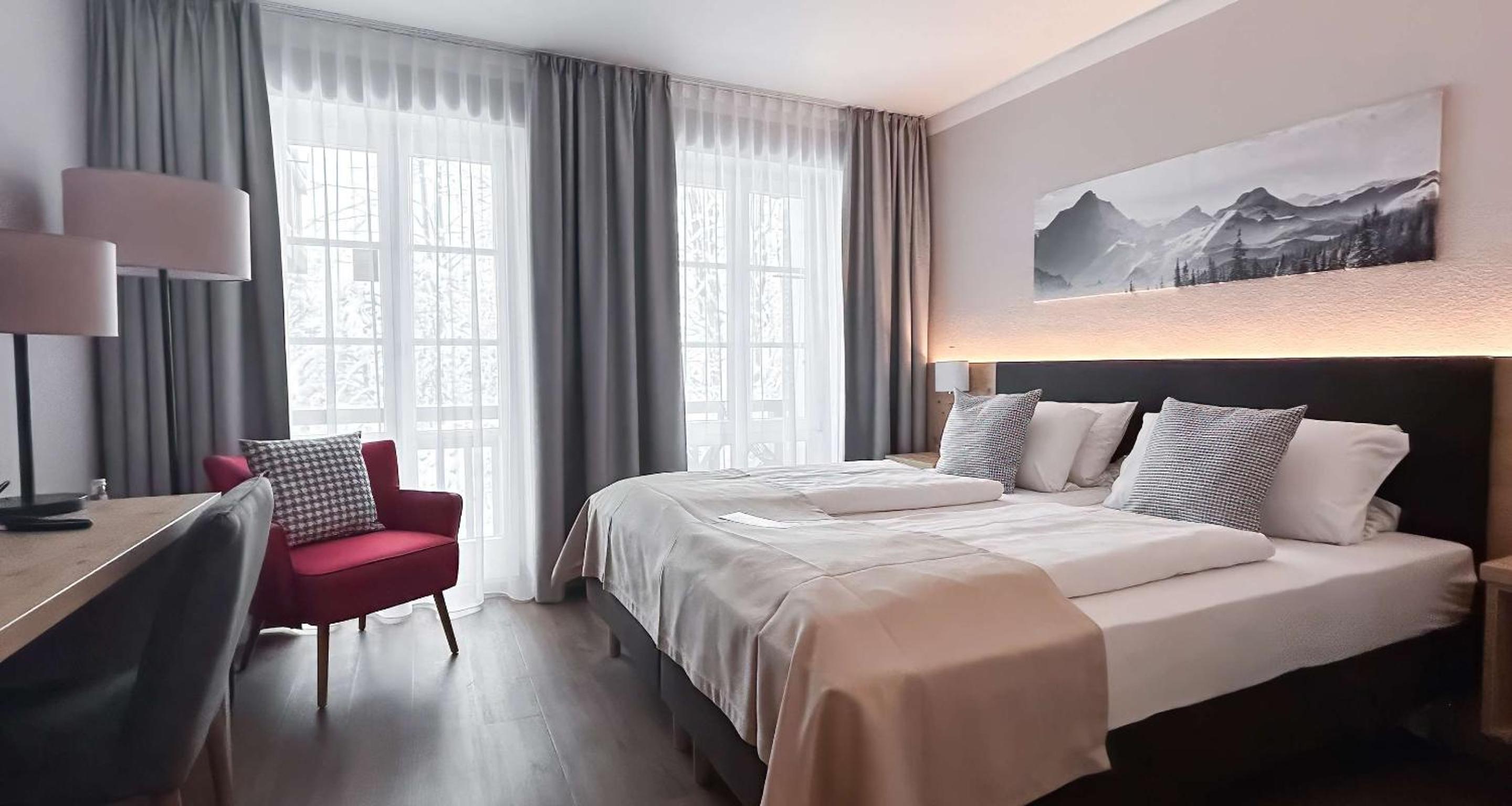 Comfort Room with One Double Bed and One Single Bed - Balcony/Separate Building - Photo 2