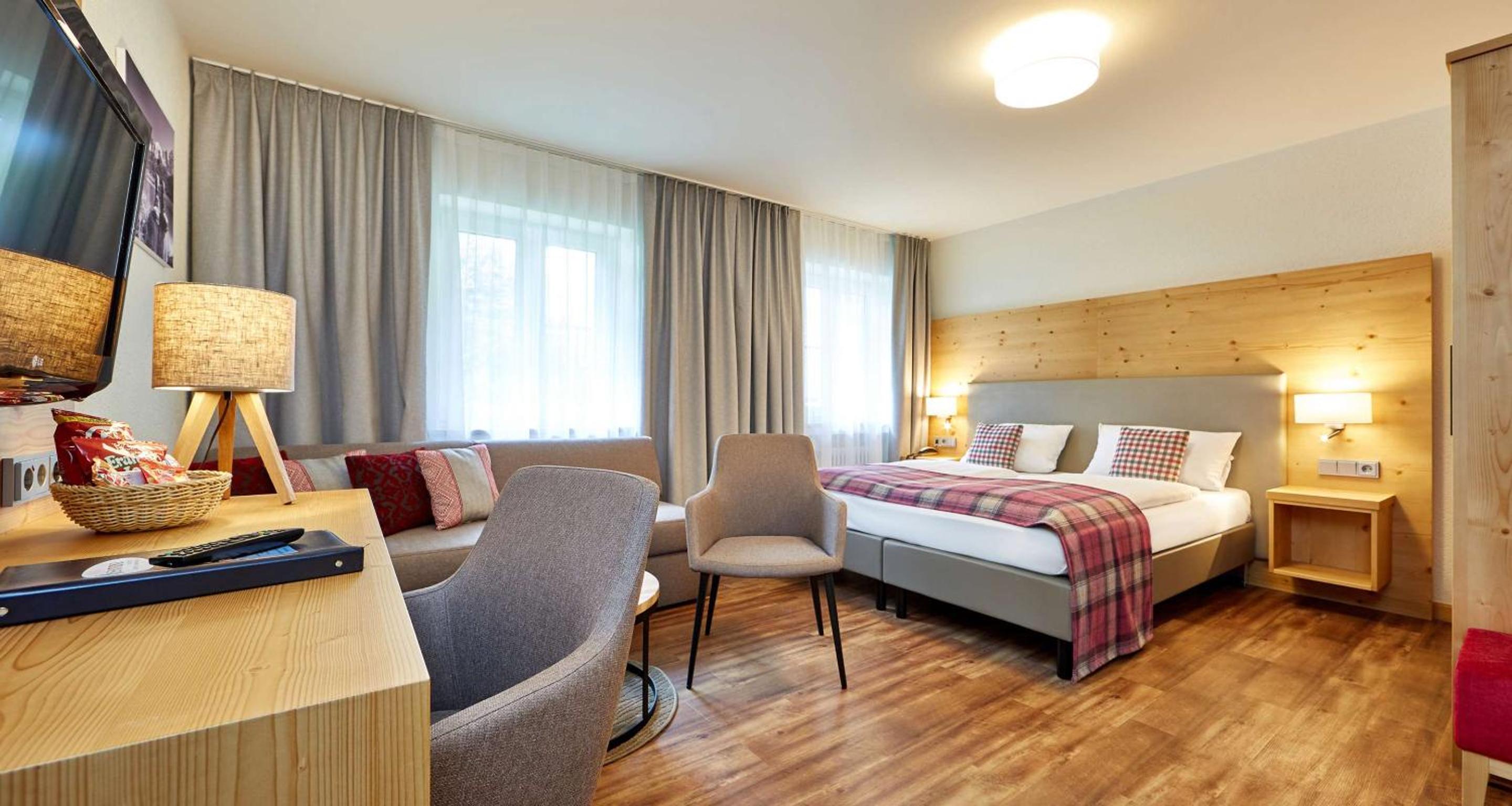 Apartment with One Double Bed and Two Single Beds - Balcony/Separate Building - Photo 2