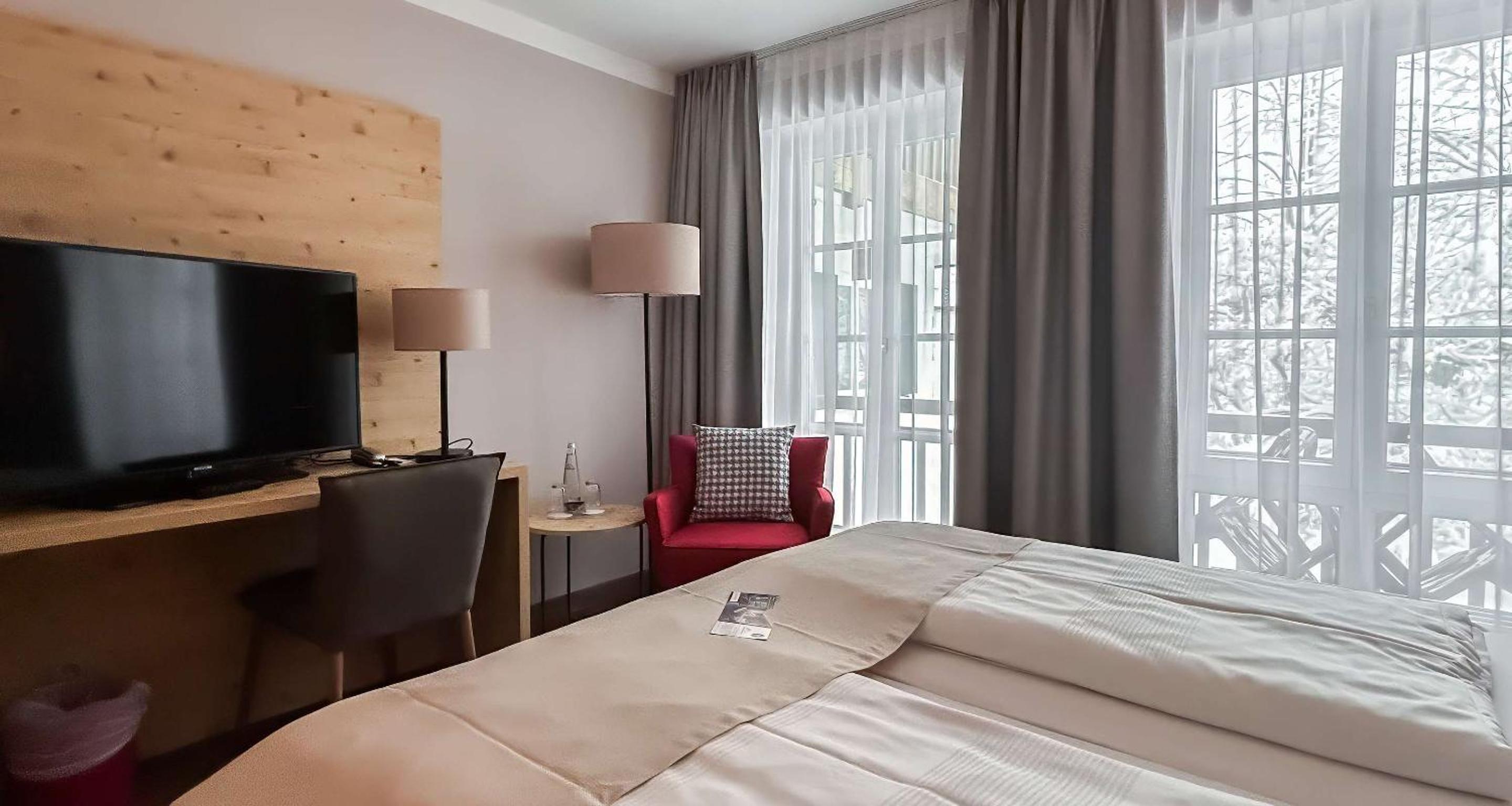 Standard Room with One Double Bed and One Single Bed - Balcony/Separate Building - Photo 2