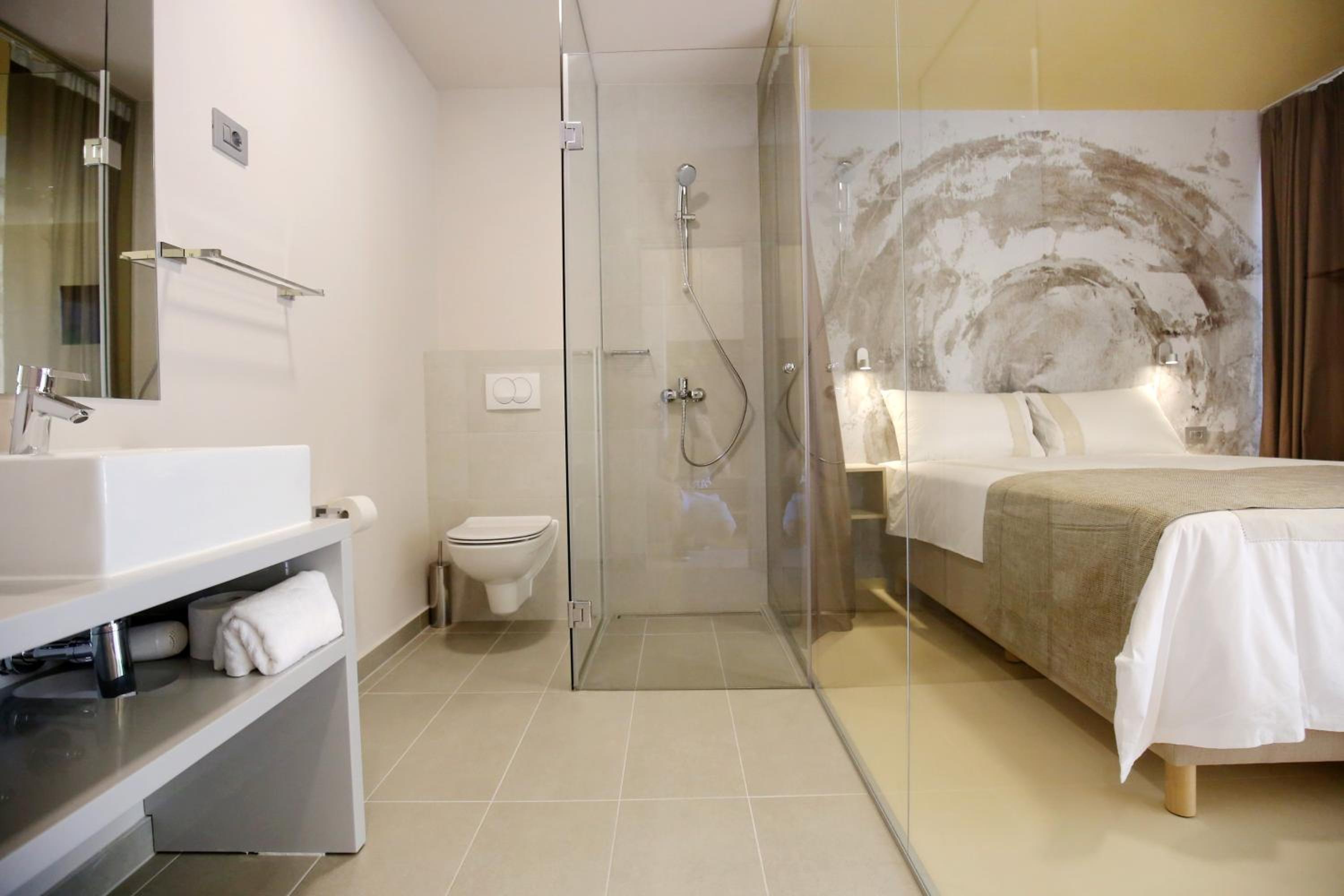 Deluxe Double Room With Balcony photo 1