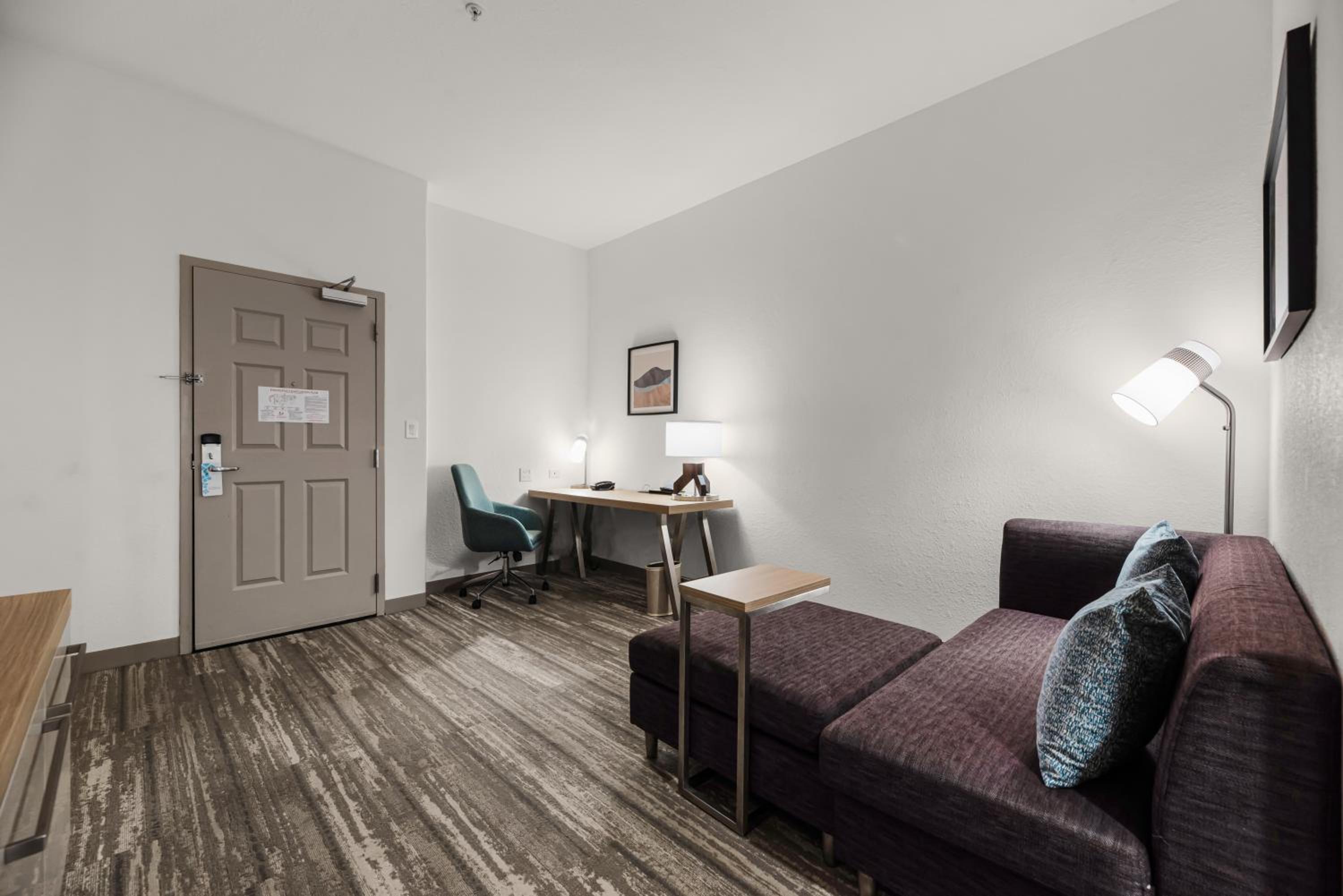 Junior Suite with Two Queen Beds and Sofa - Photo 15