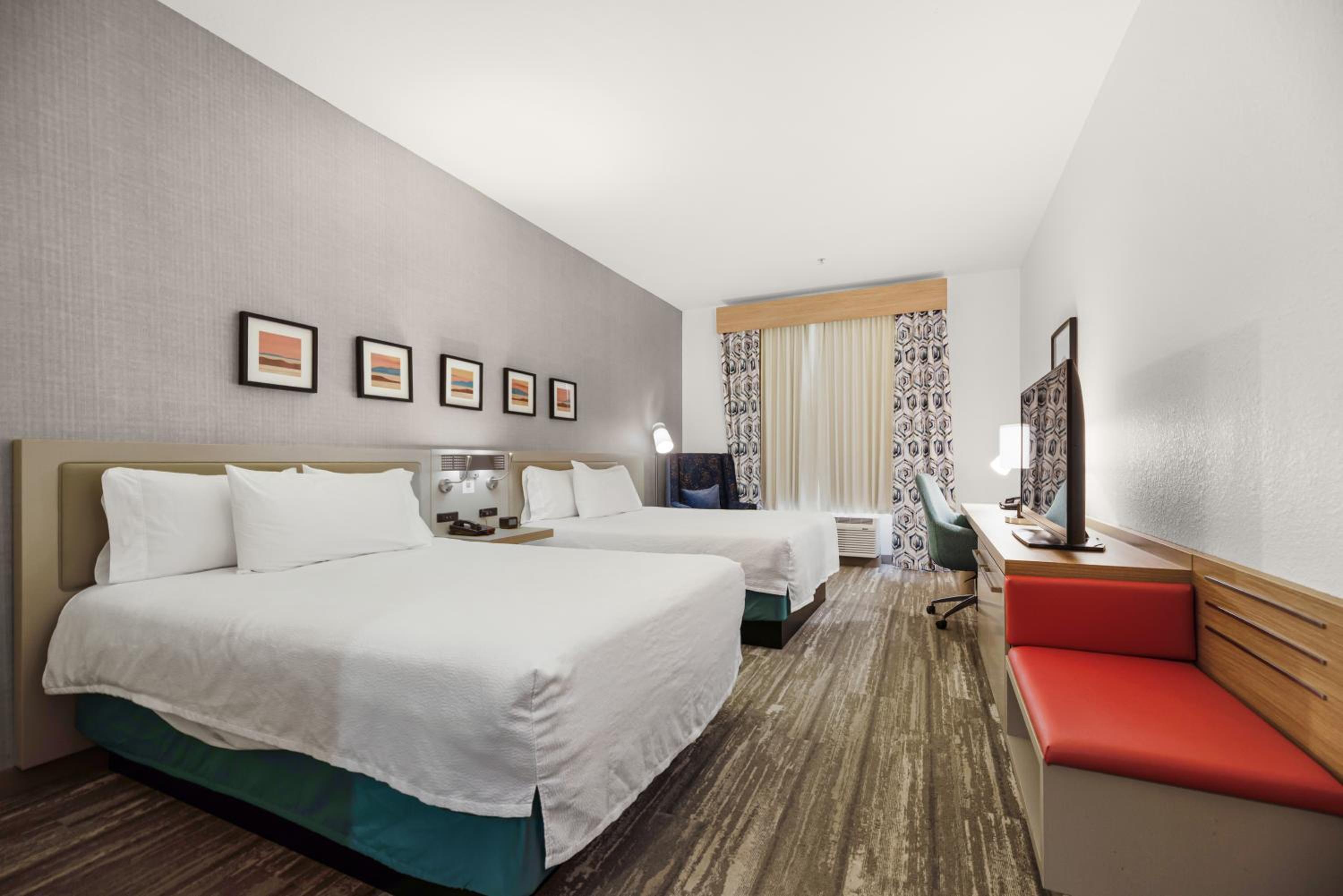Queen Room with Two Queen Beds - Mobility and Hearing Access - Photo 16