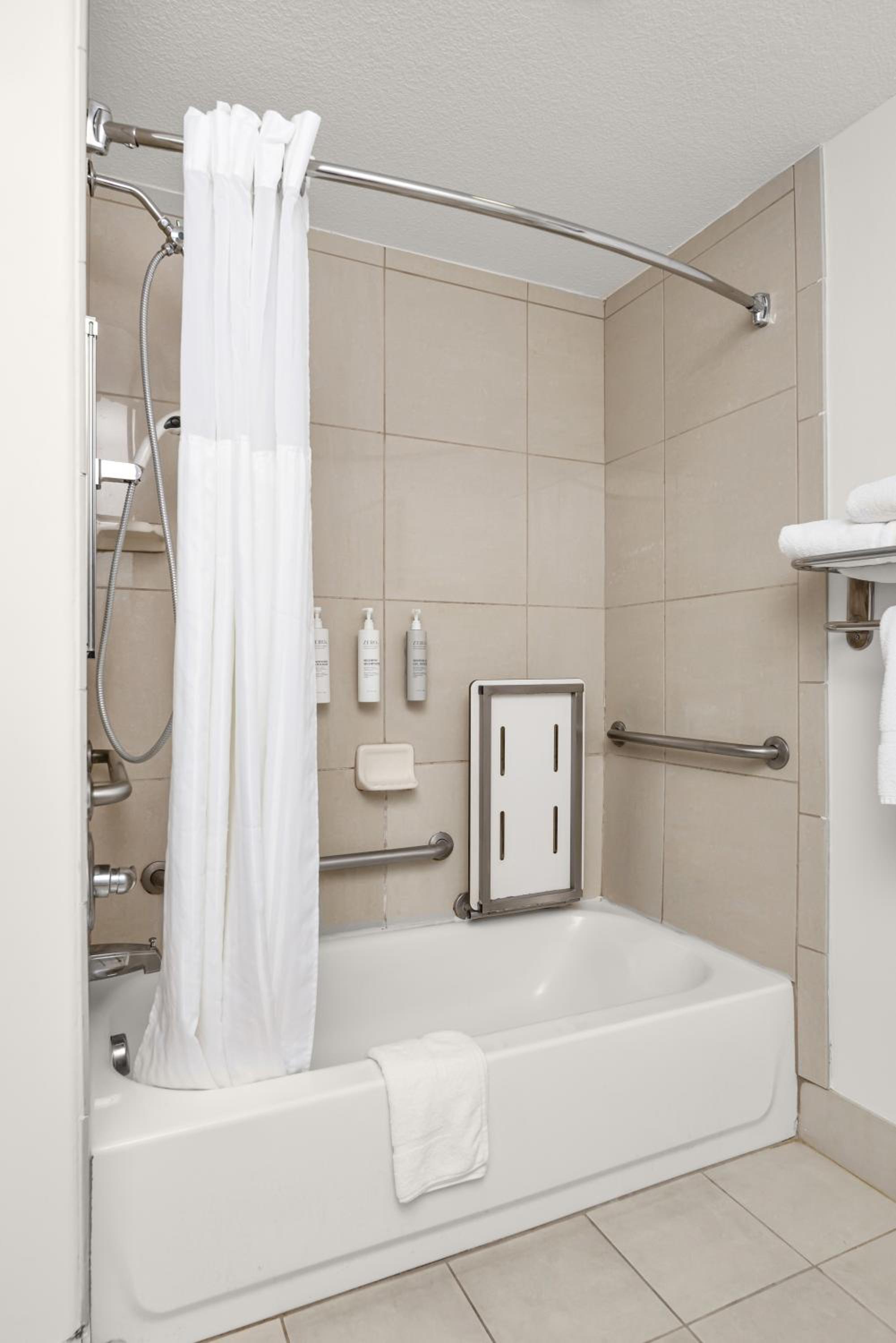 Queen Room with Two Queen Beds - Mobility and Hearing Access - Photo 17