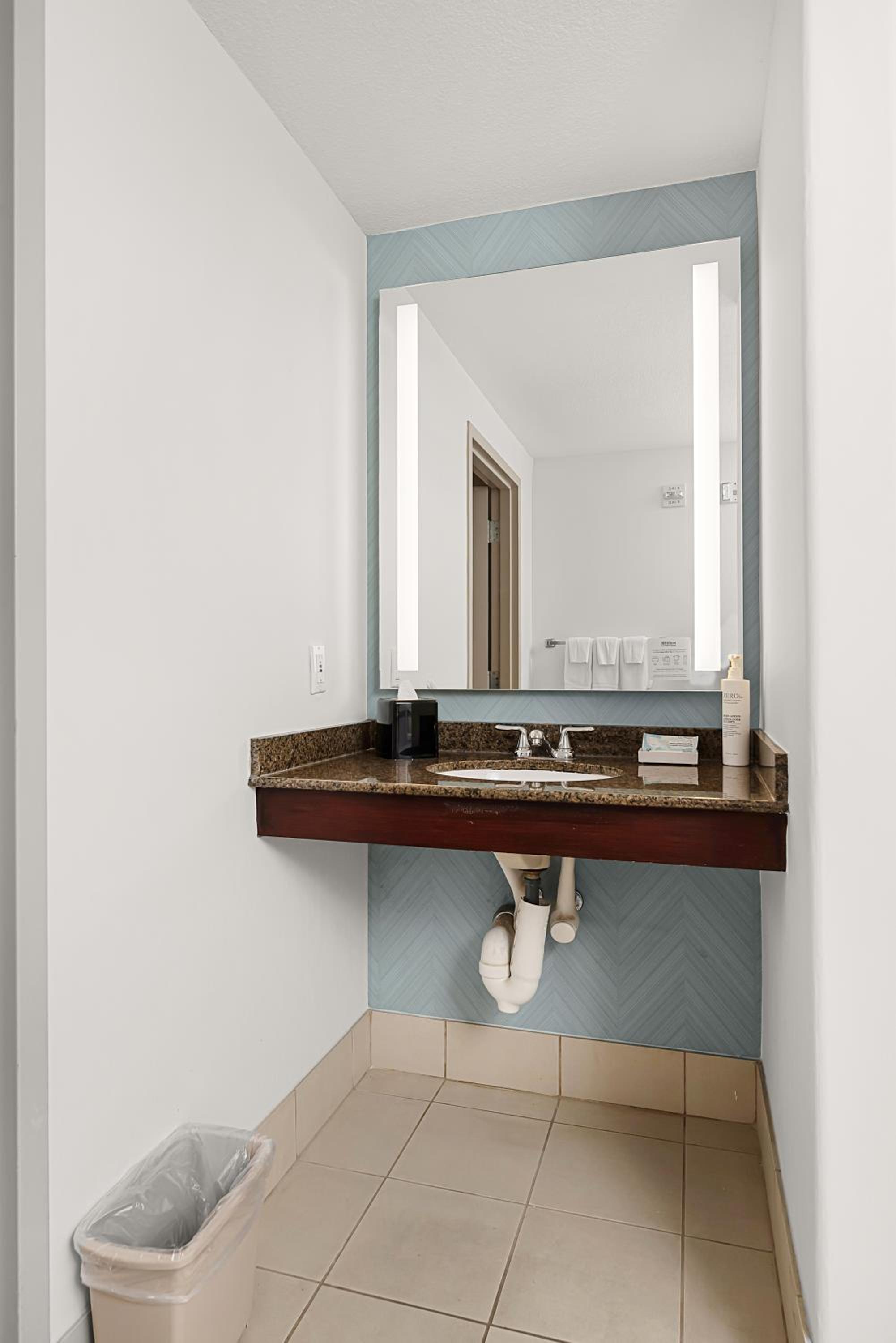 Queen Room with Two Queen Beds - Mobility and Hearing Access - Photo 18