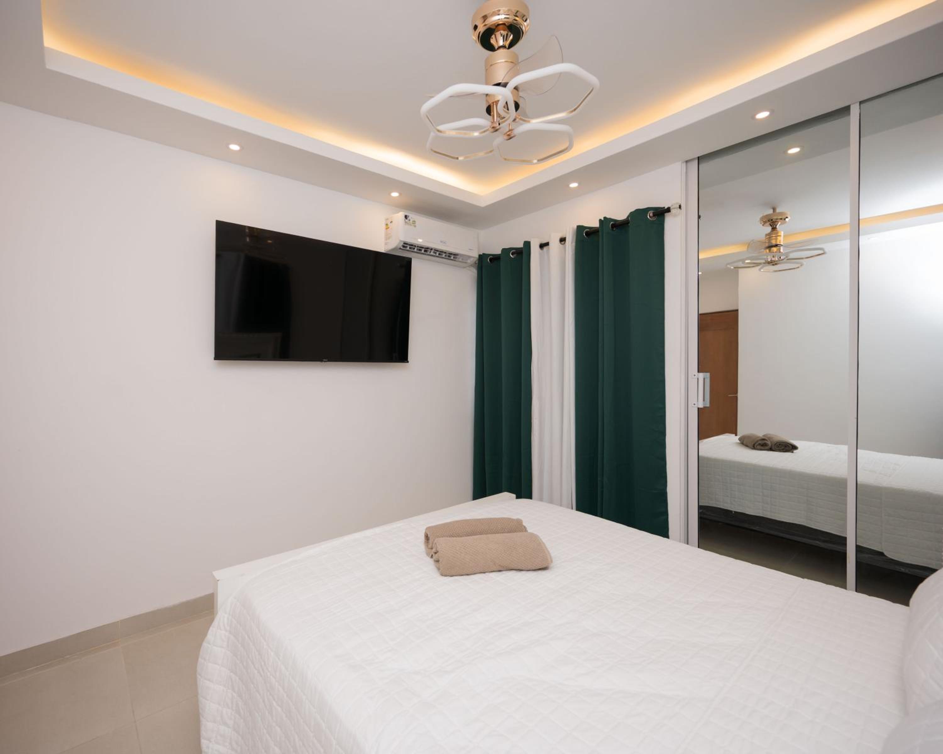 Three-Bedroom Premium Apartment with Balcony photo 2
