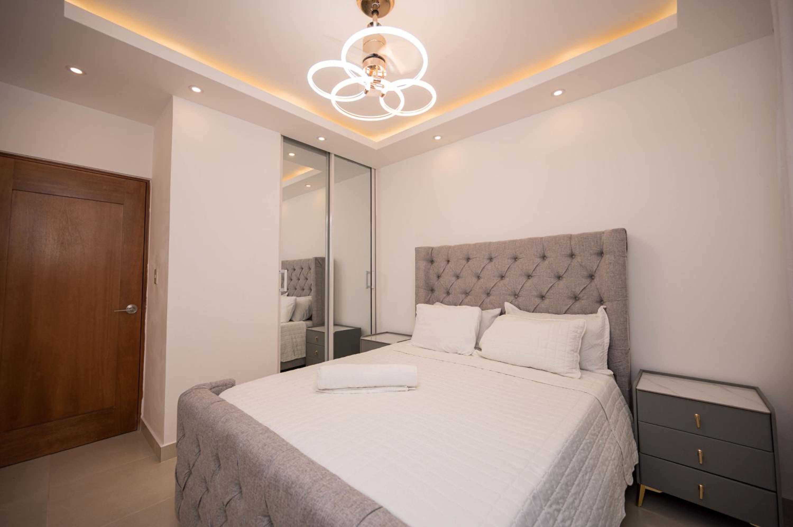 Three-Bedroom Premium Apartment with Balcony photo 3