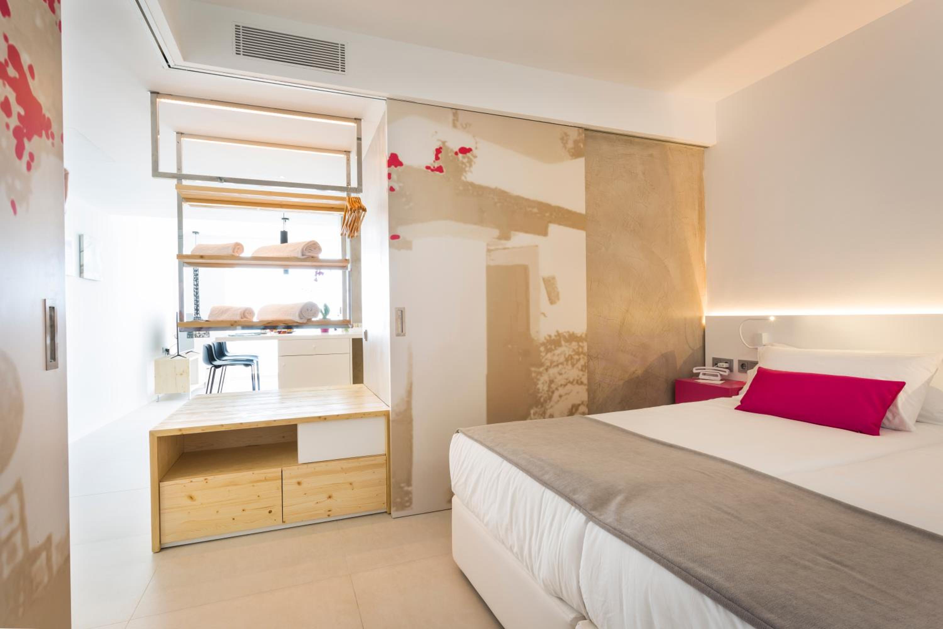 Suite Junior con Vistas al Mar Lateral Suite Junior con Vistas al Mar Lateral