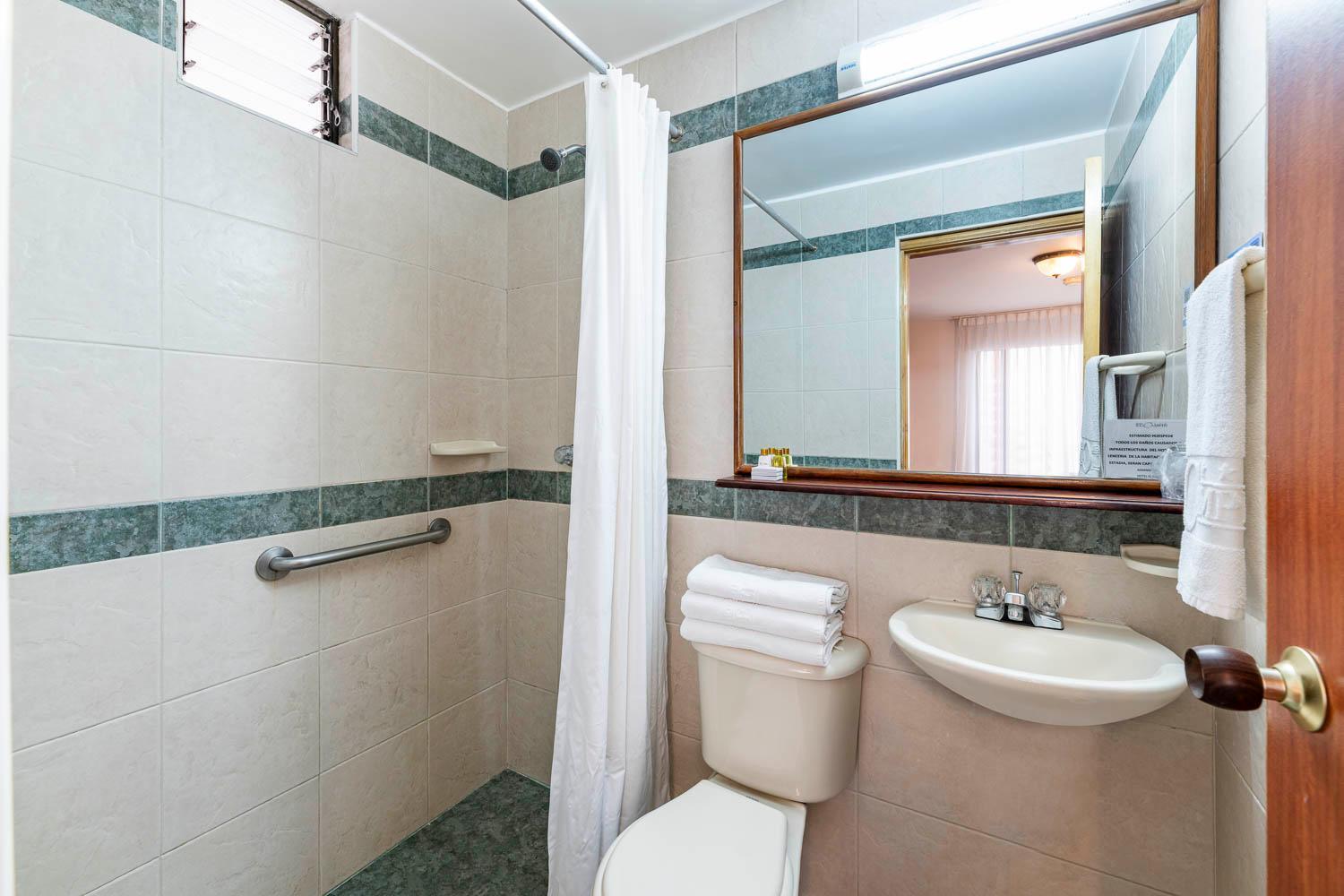 Basic Triple Room photo 3
