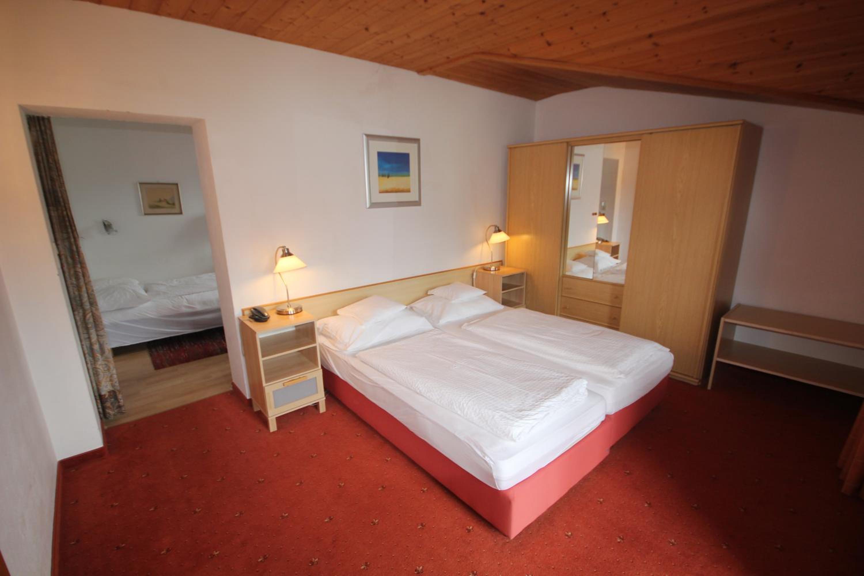 Triple Room with Balcony - Photo 9