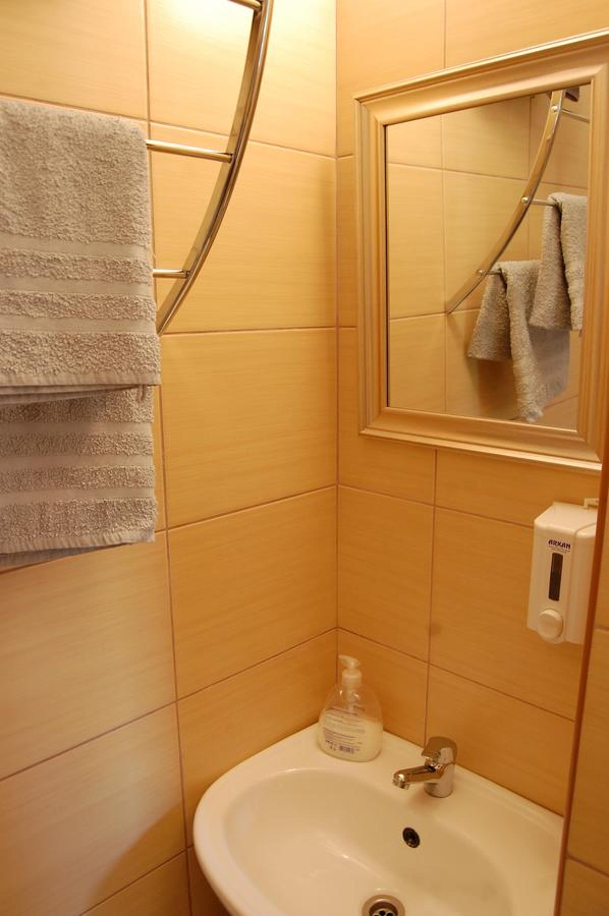 Twin Room with Balcony 1 - Photo 8