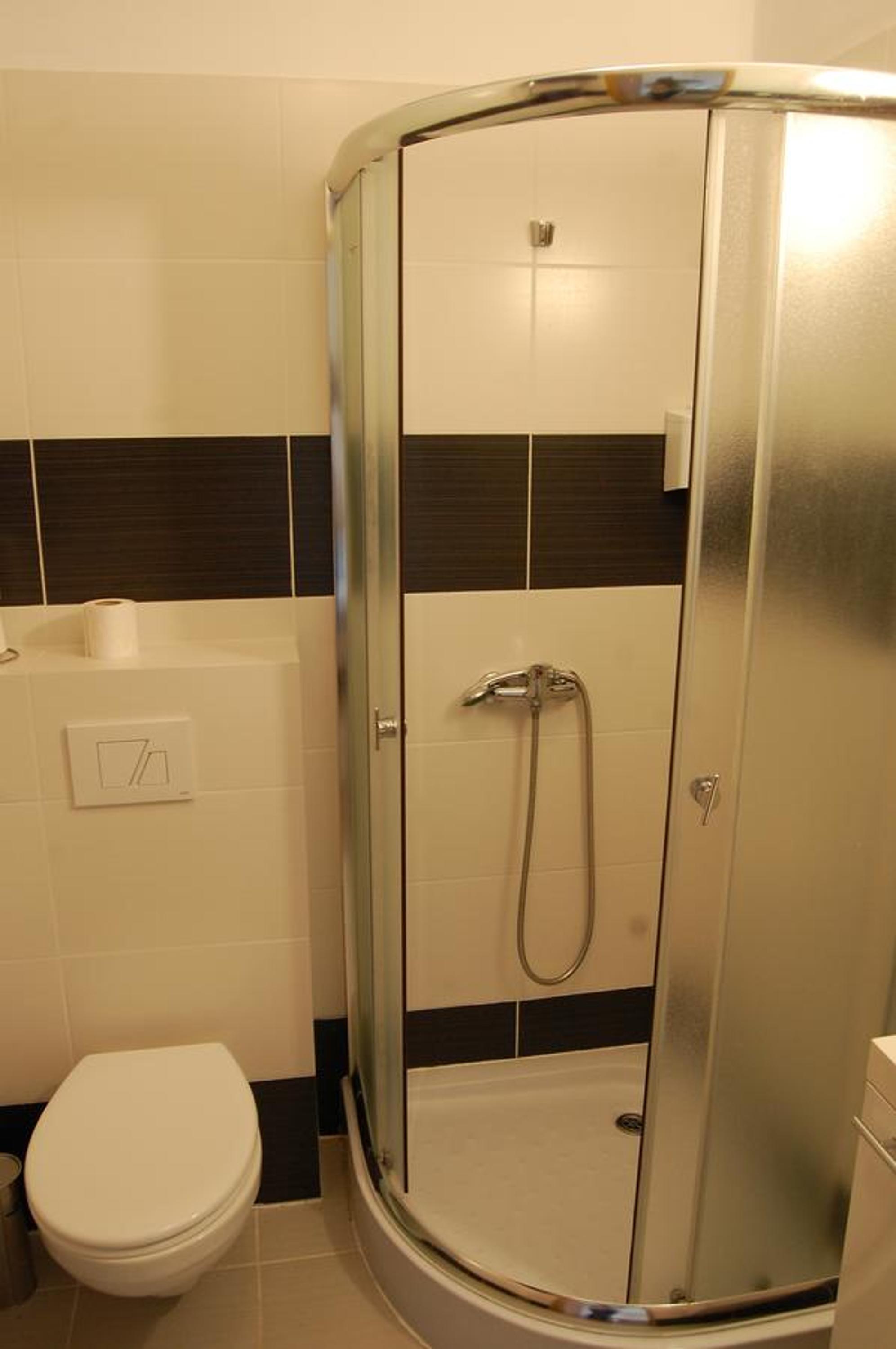 Double Room with Balcony 2 - Photo 9
