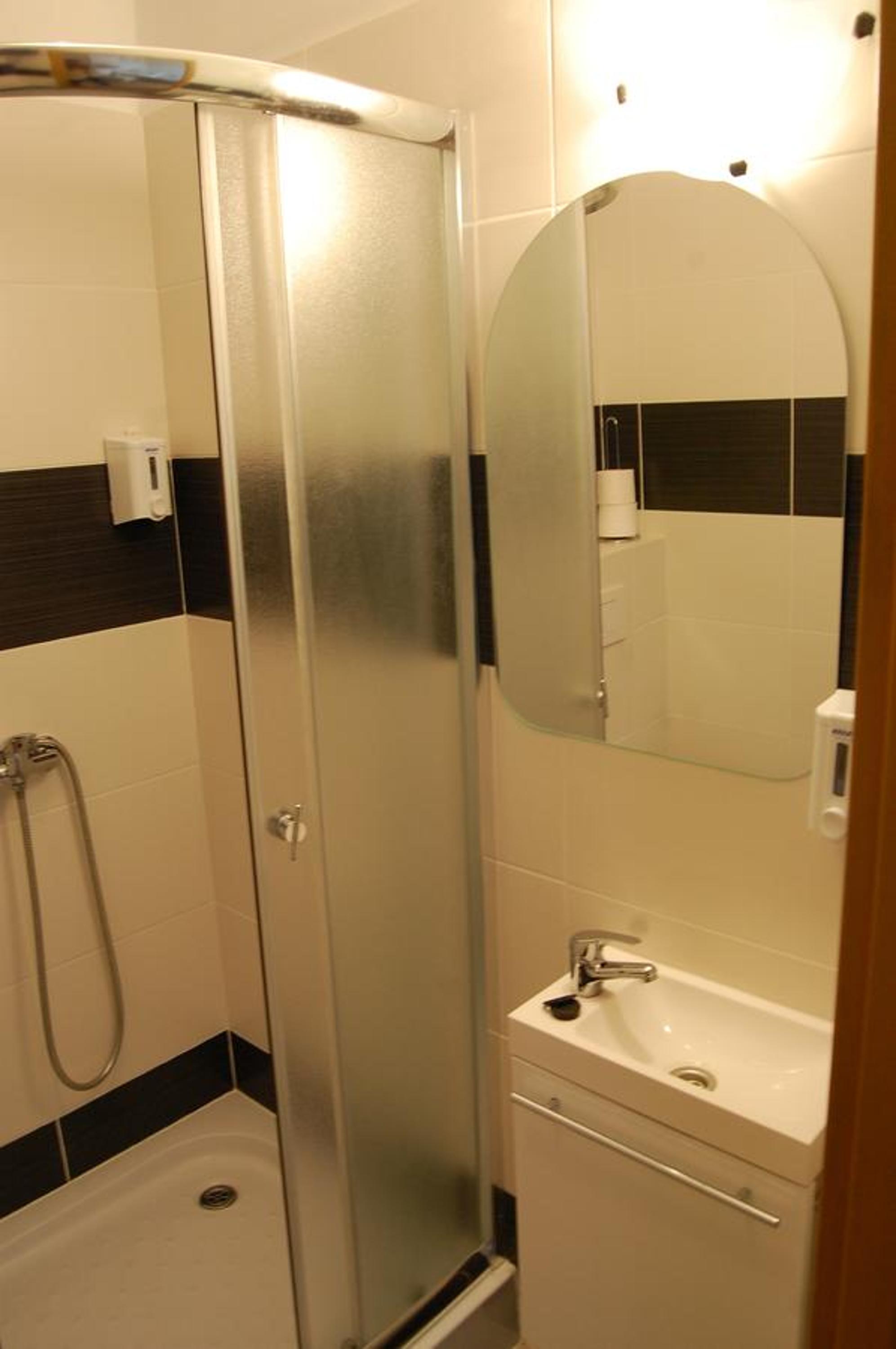 Double Room with Balcony 2 - Photo 13