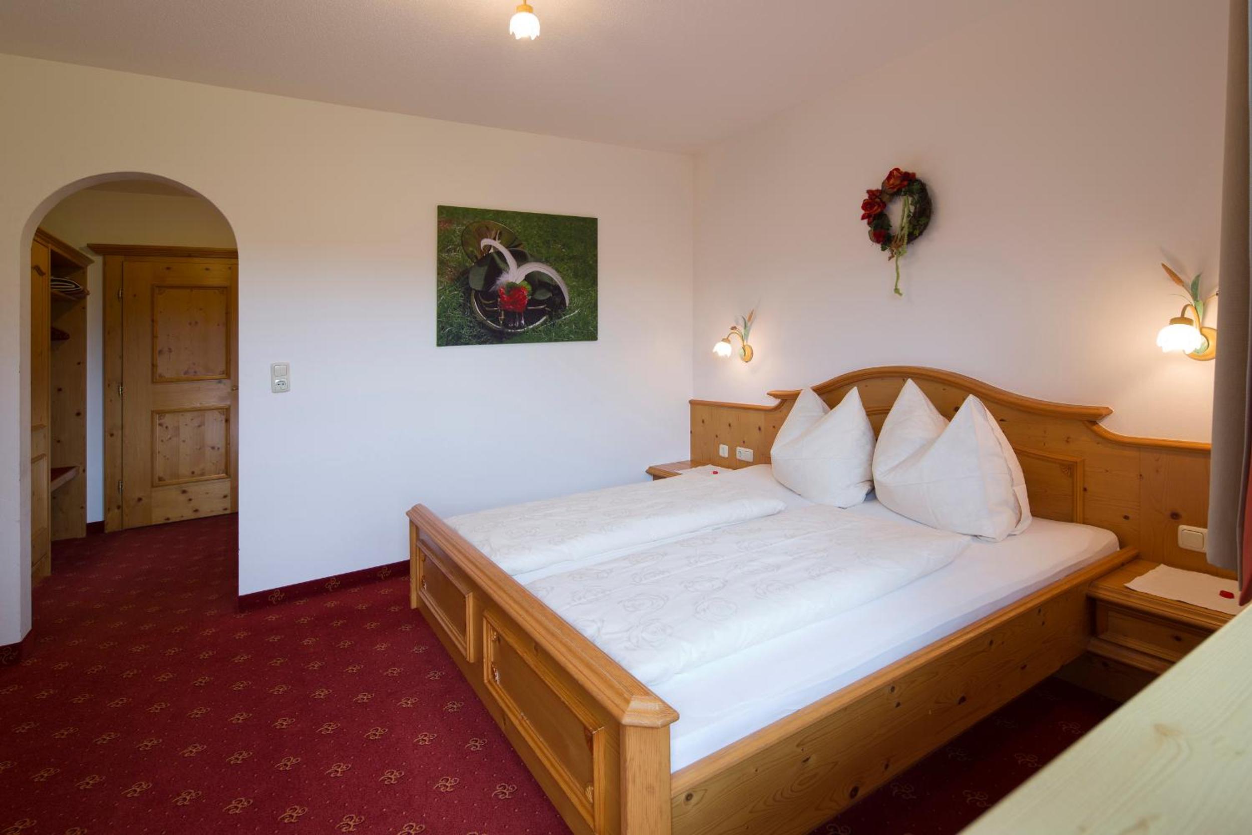 Double or Twin Room with Balcony photo 2