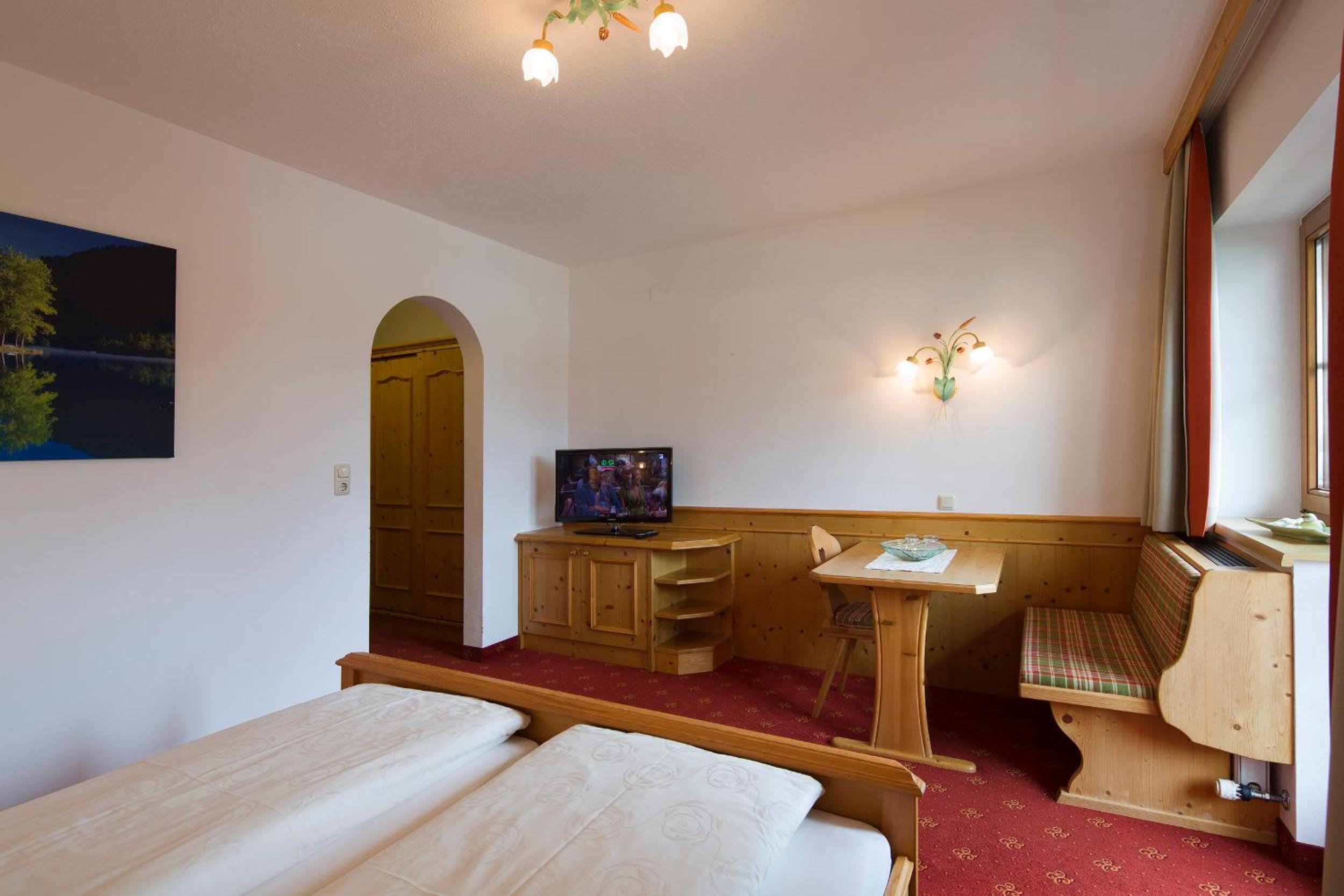 Double or Twin Room with Balcony photo 2