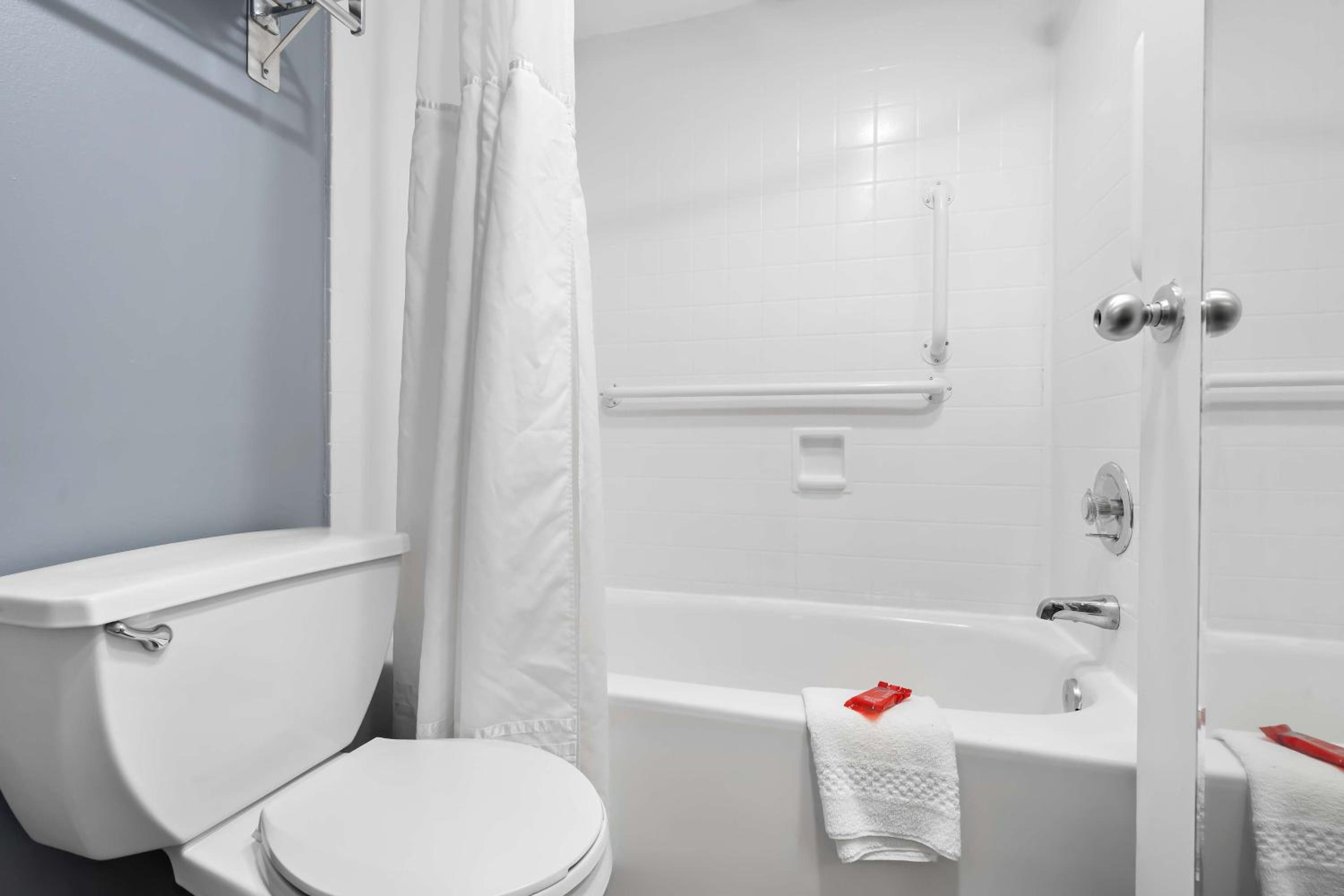 Double Room with Two Double Beds - Pet Friendly/Non-Smoking