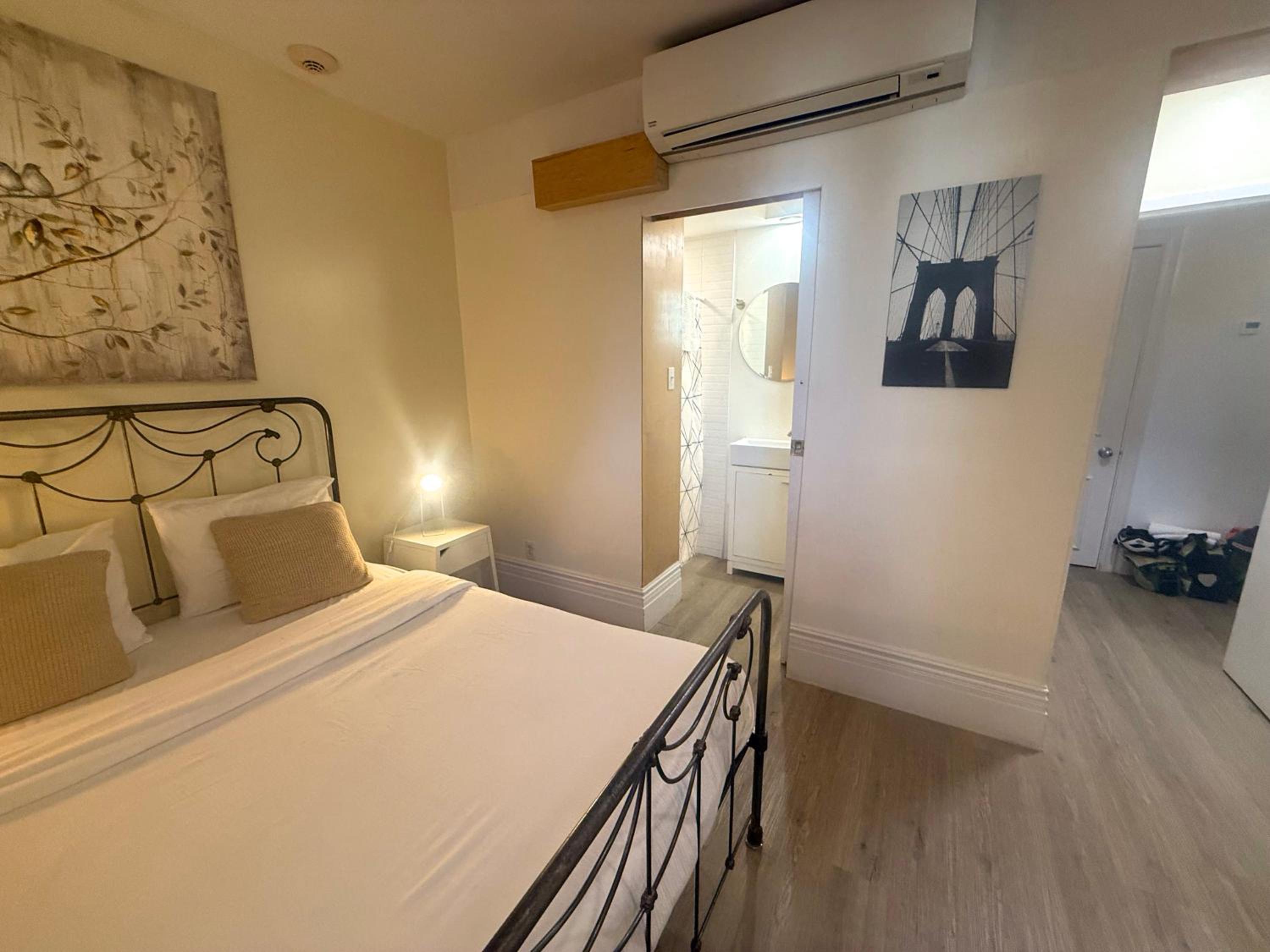 Double Room with Private Bathroom - Basement