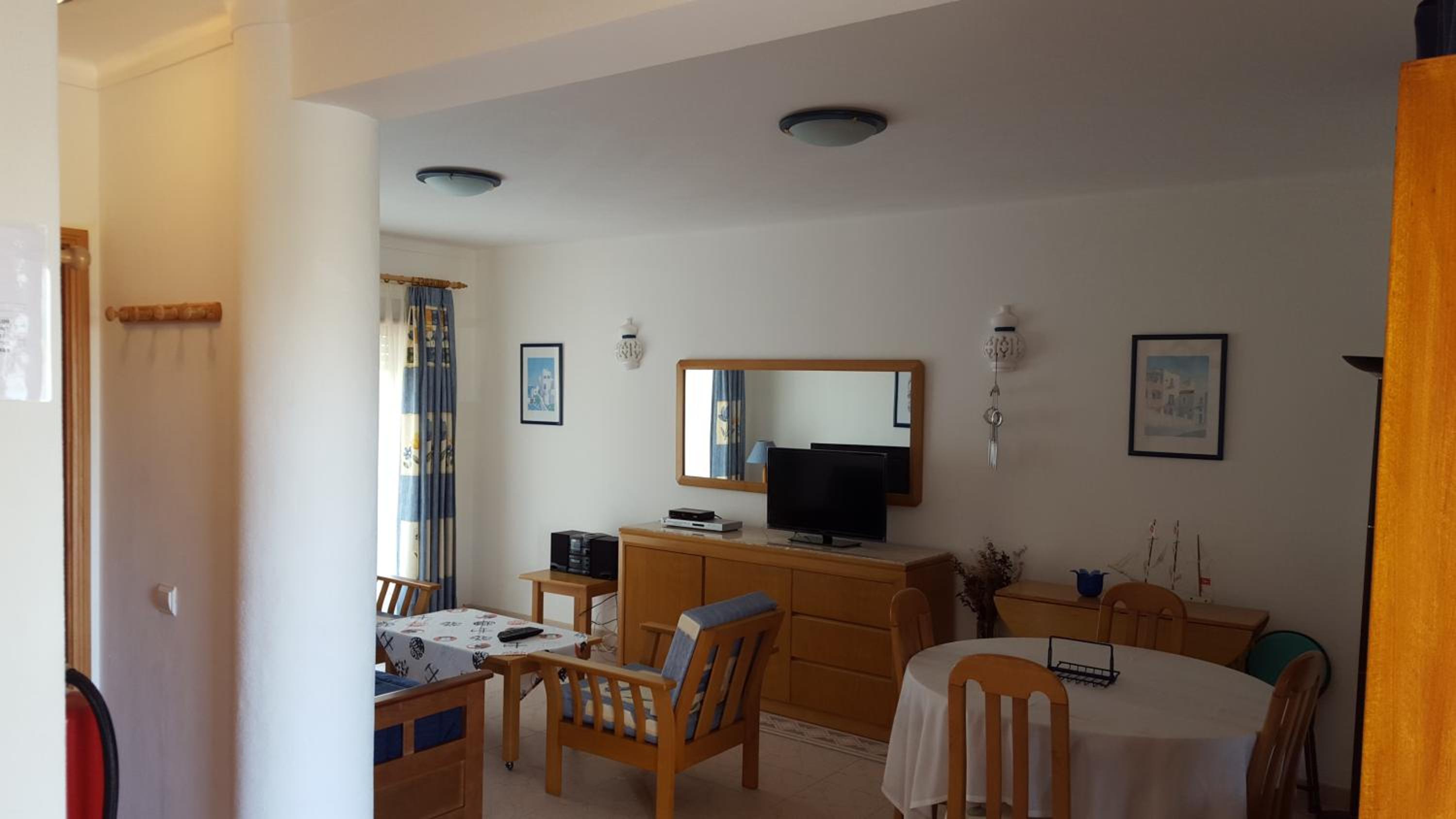 One-Bedroom Apartment - Photo 8