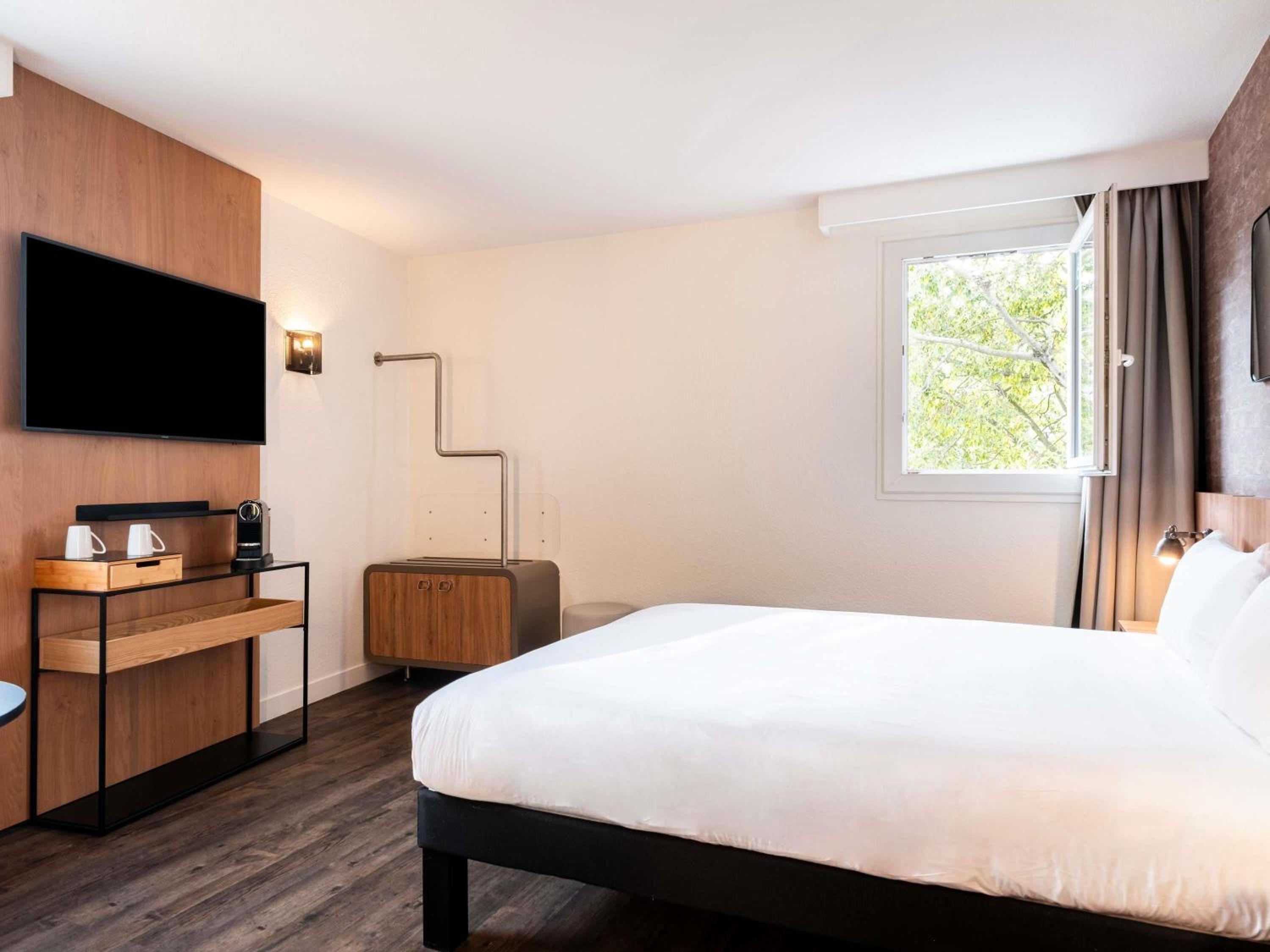 Standard Double Room - Disability Access - Photo 3