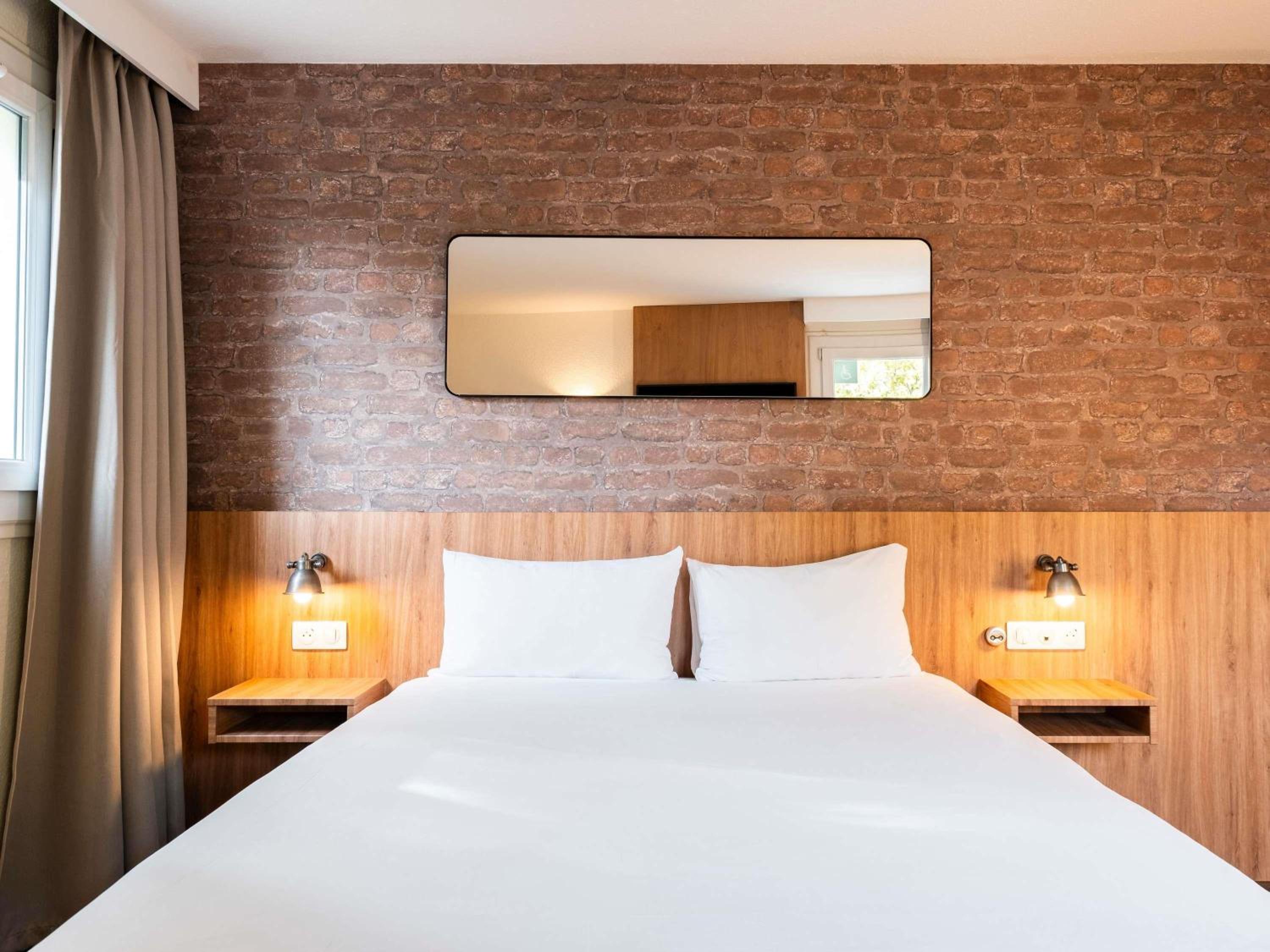 Standard Double Room - Disability Access - Photo 6