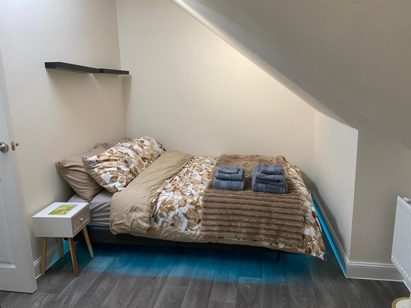 Standard Double Room with Shared Bathroom