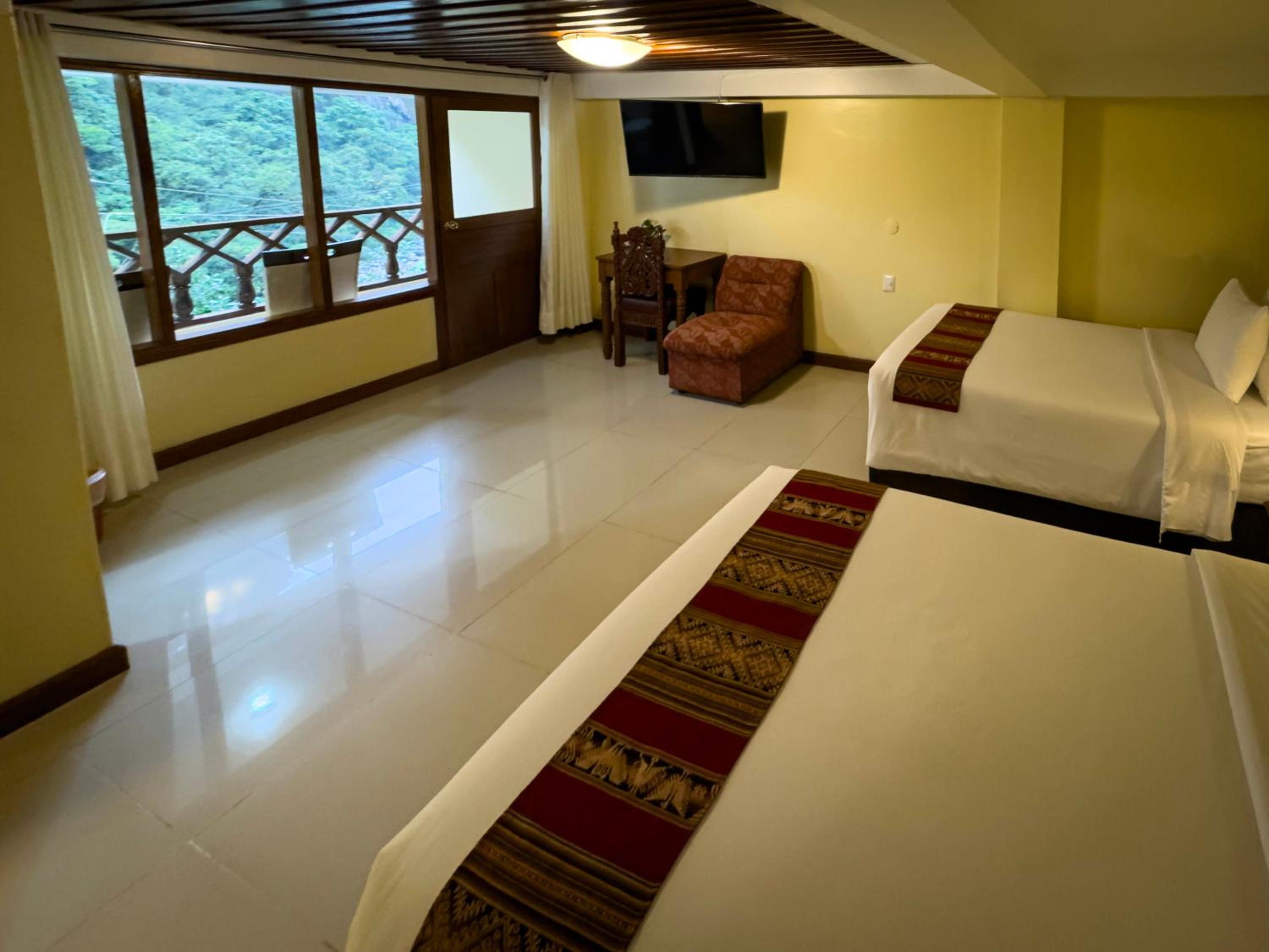 Deluxe Twin Room photo 3