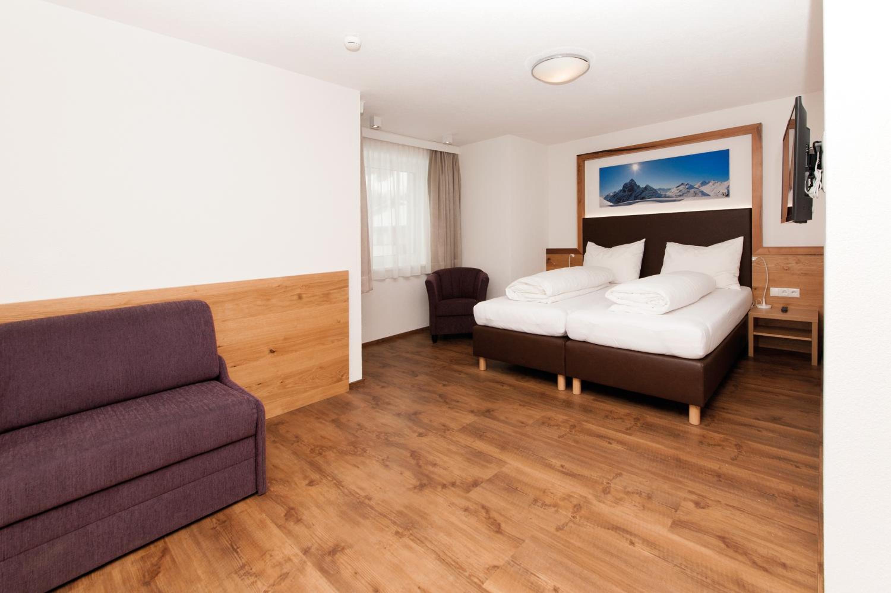 Superior One-Bedroom Apartment with Balcony