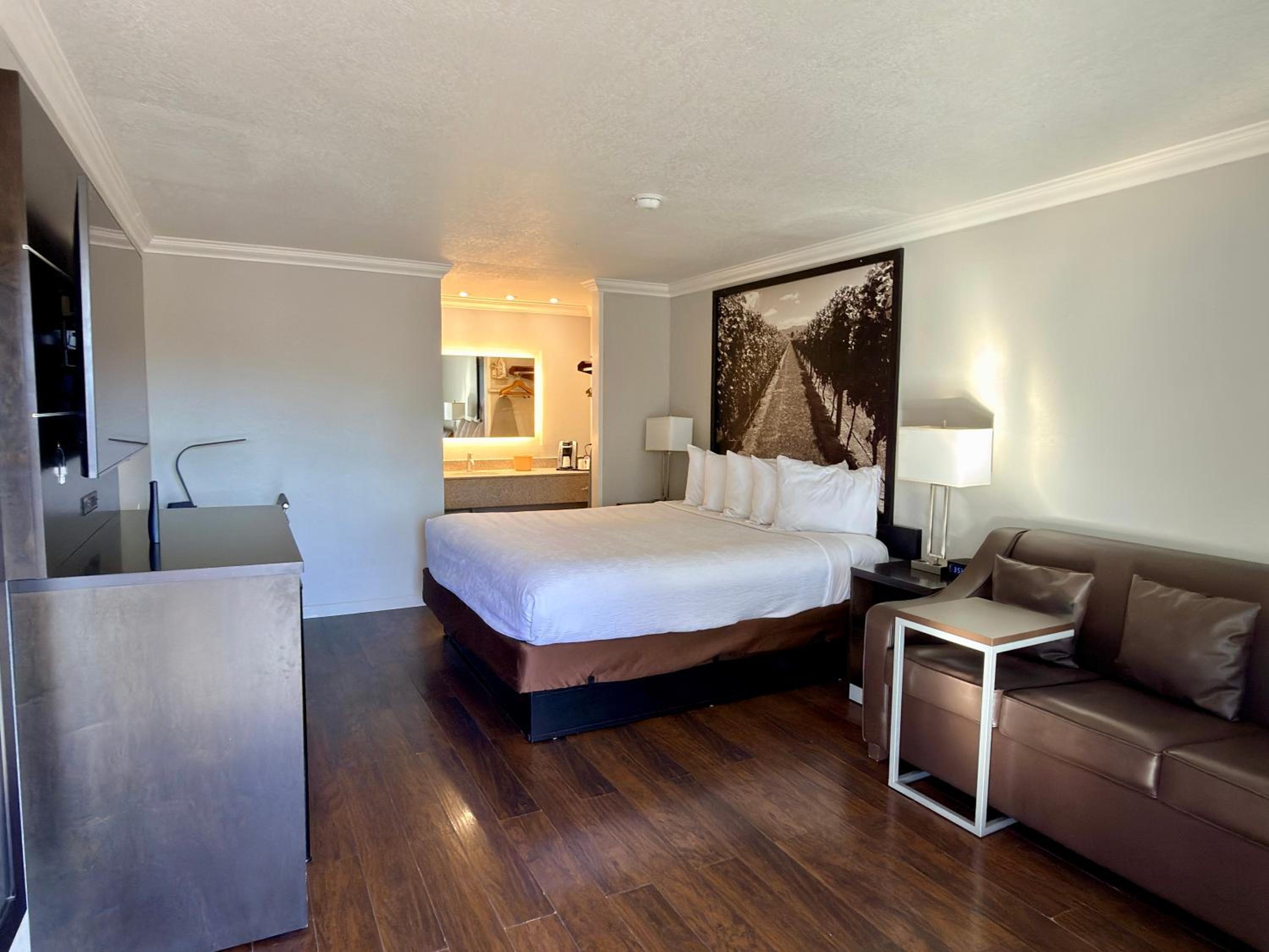 The Orchard Hotel Ukiah Wine Country Free Breakfast, Pool, & Hot Tub, Photo 4