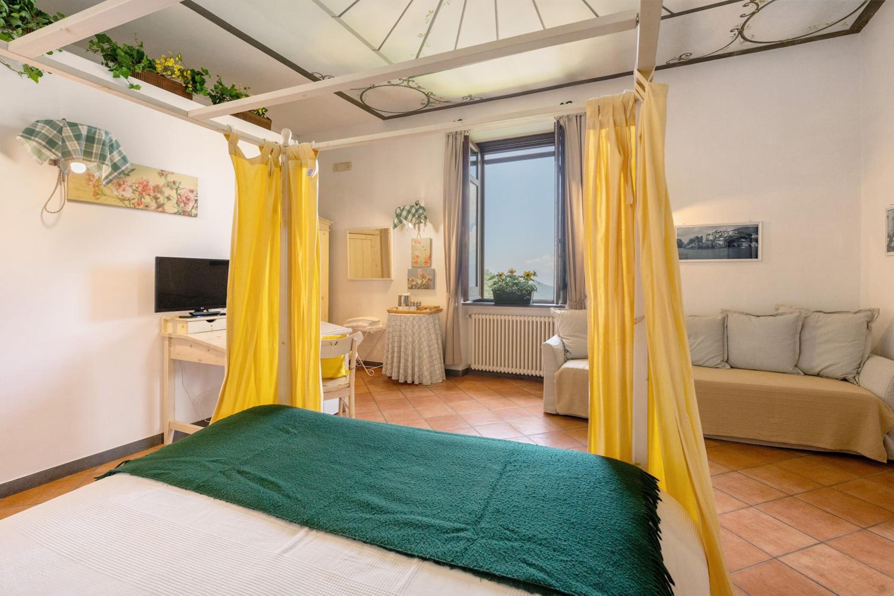 One-Bedroom Apartment with Garden View photo 3
