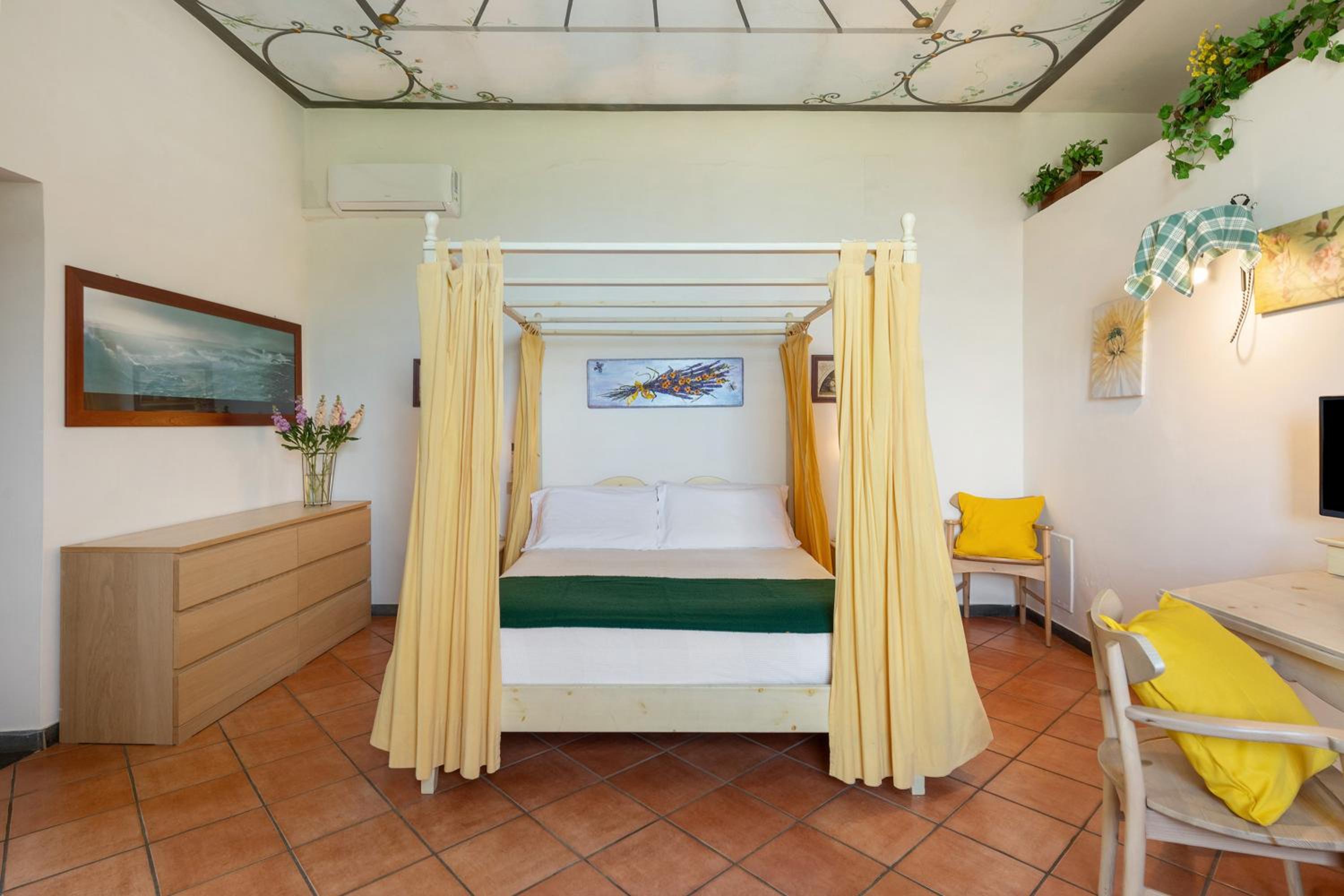 One-Bedroom Apartment with Garden View photo 2