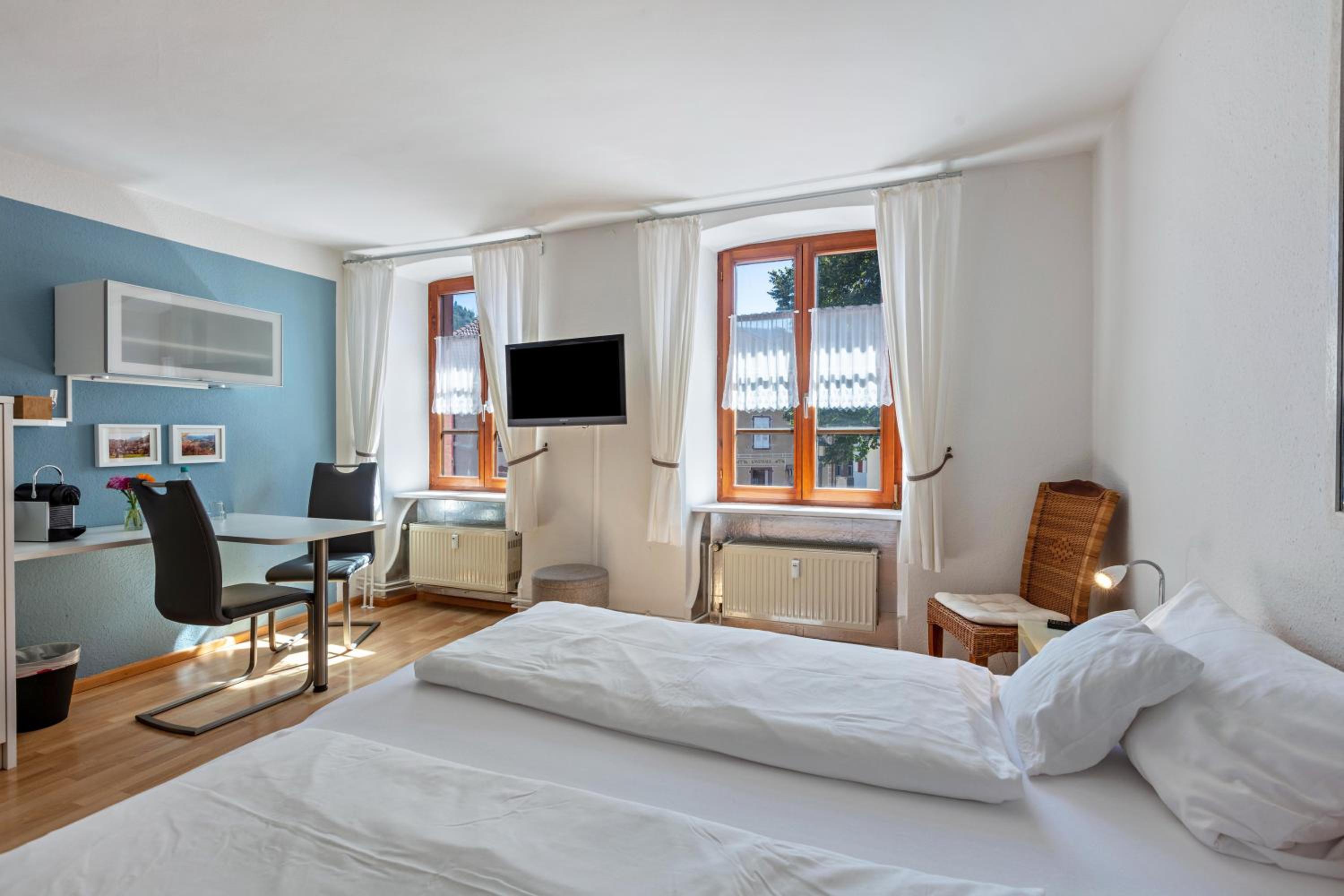 Deluxe Double Room with Shower photo 2