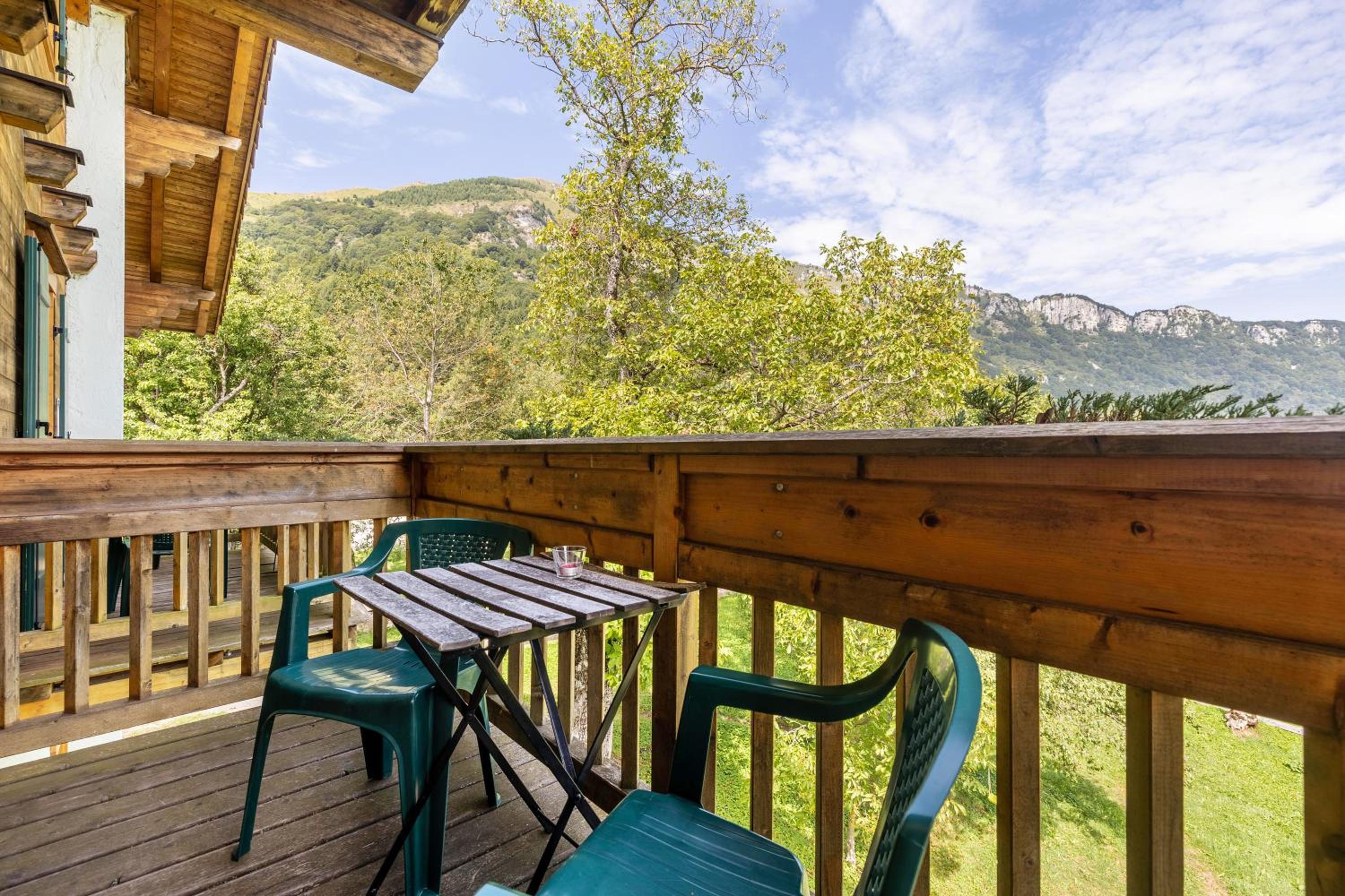 Two-Bedroom Deluxe Apartment with Garden View photo 3