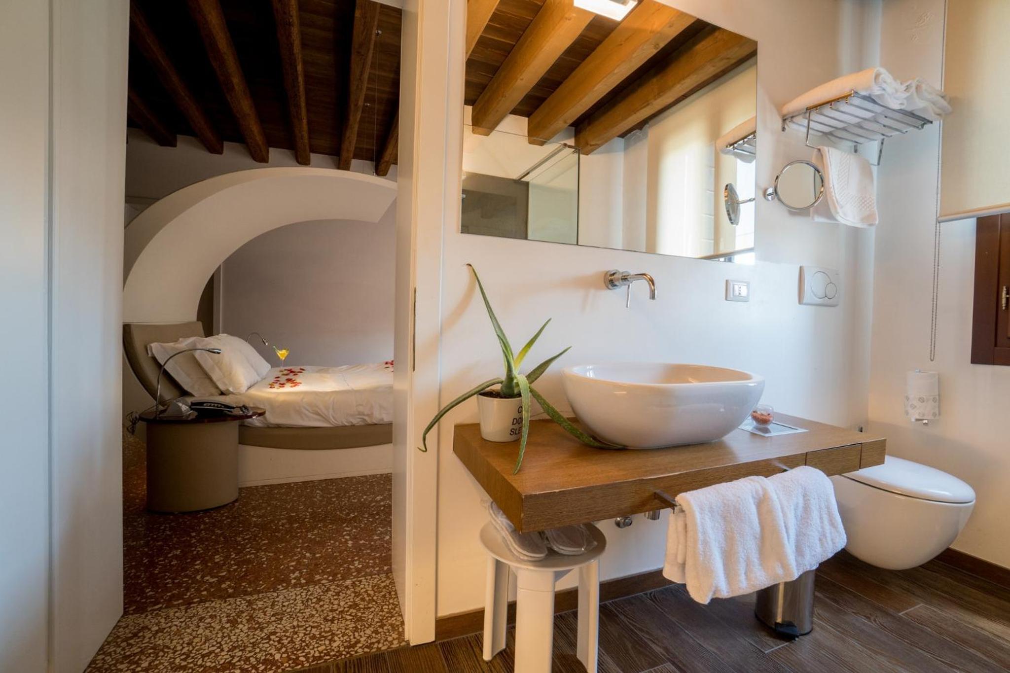 Double Room with Private Bathroom photo 3