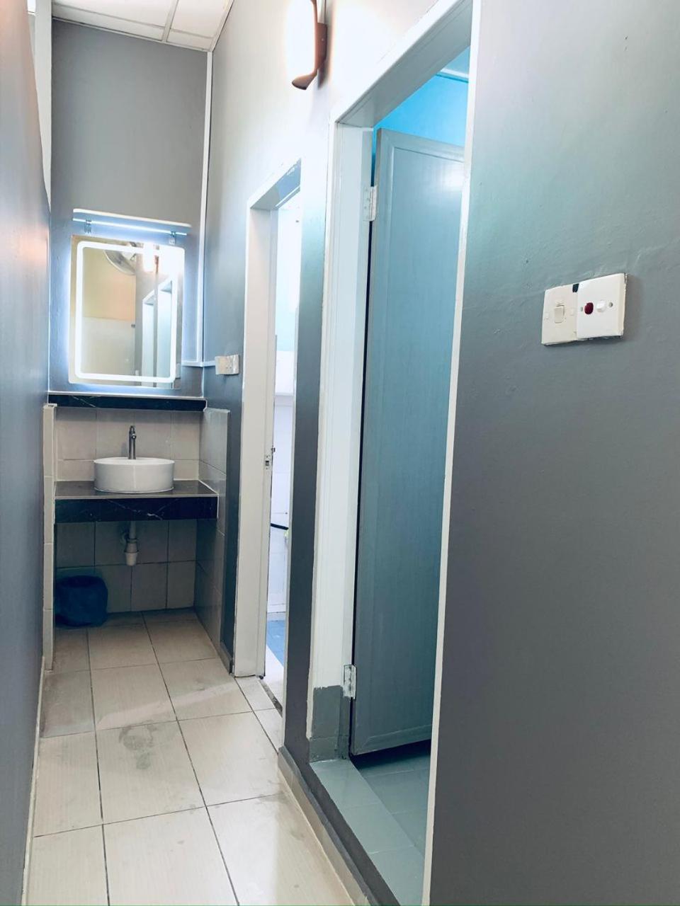 Economy Quadruple Room with Shared Bathroom photo 2