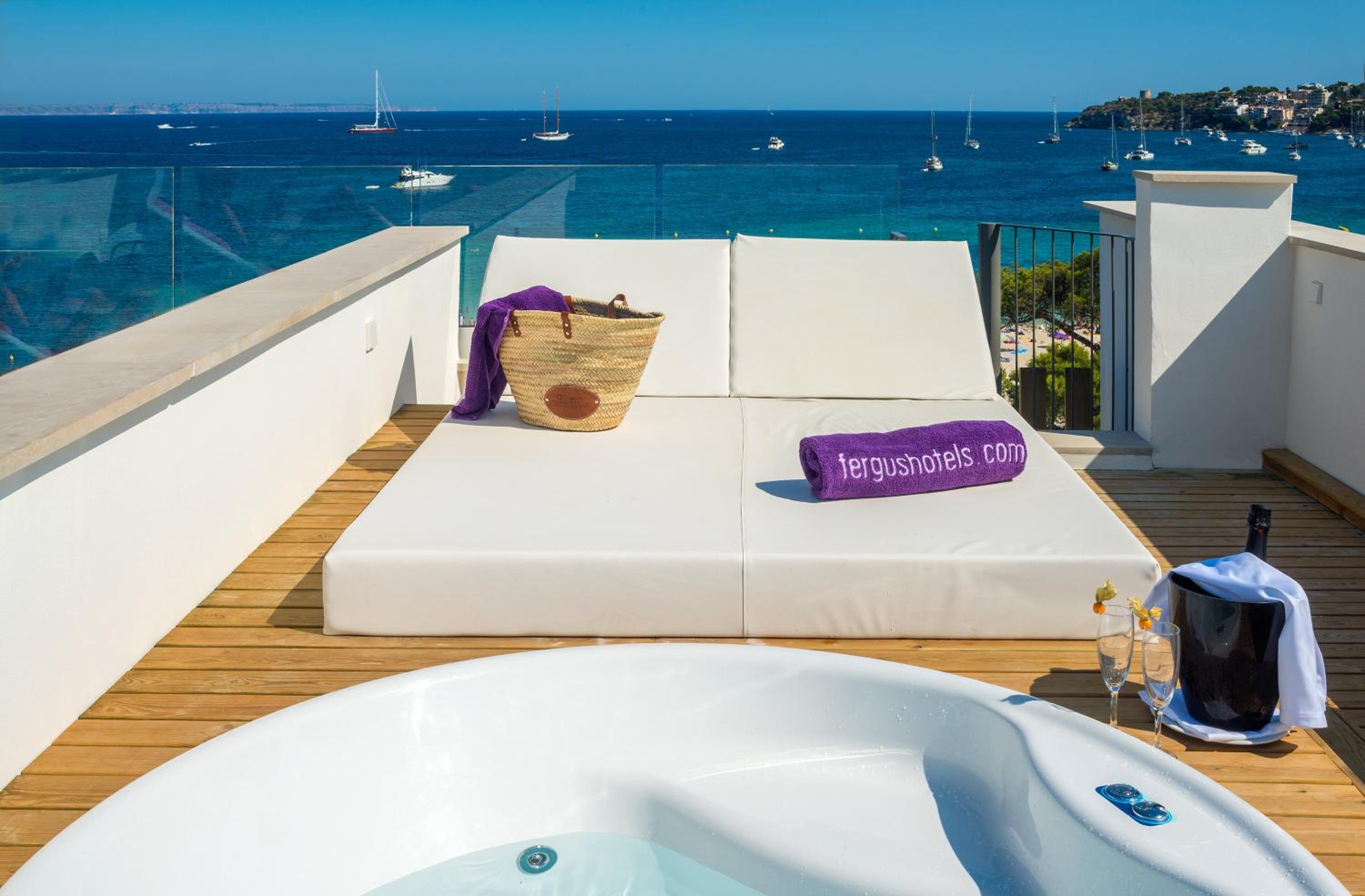Double Room with Sea View and Private Terrace with Hot Tub