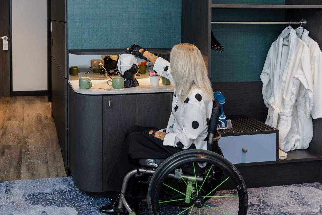 Accessible King Room - Photo 4