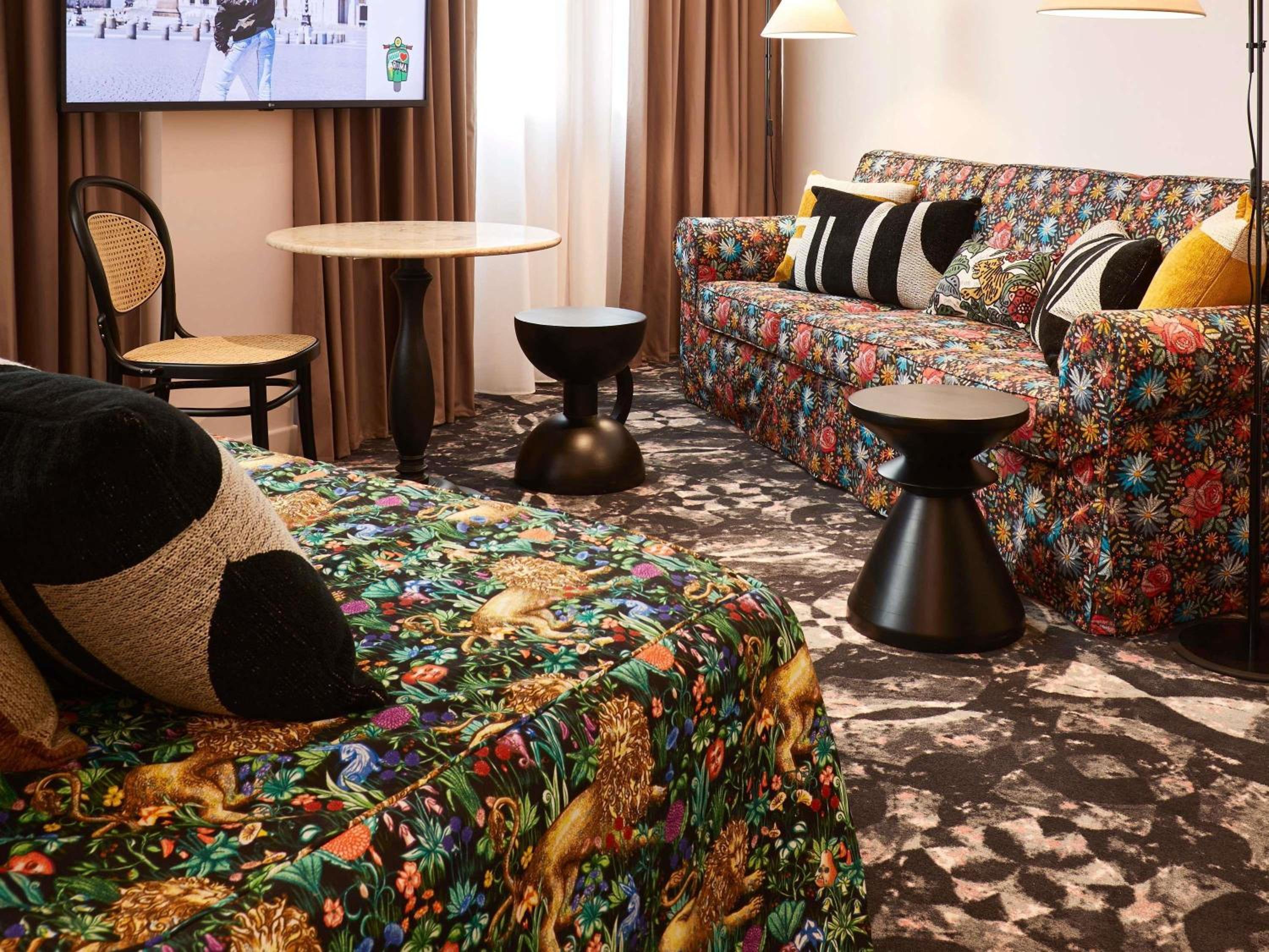 XL Mama Family Room