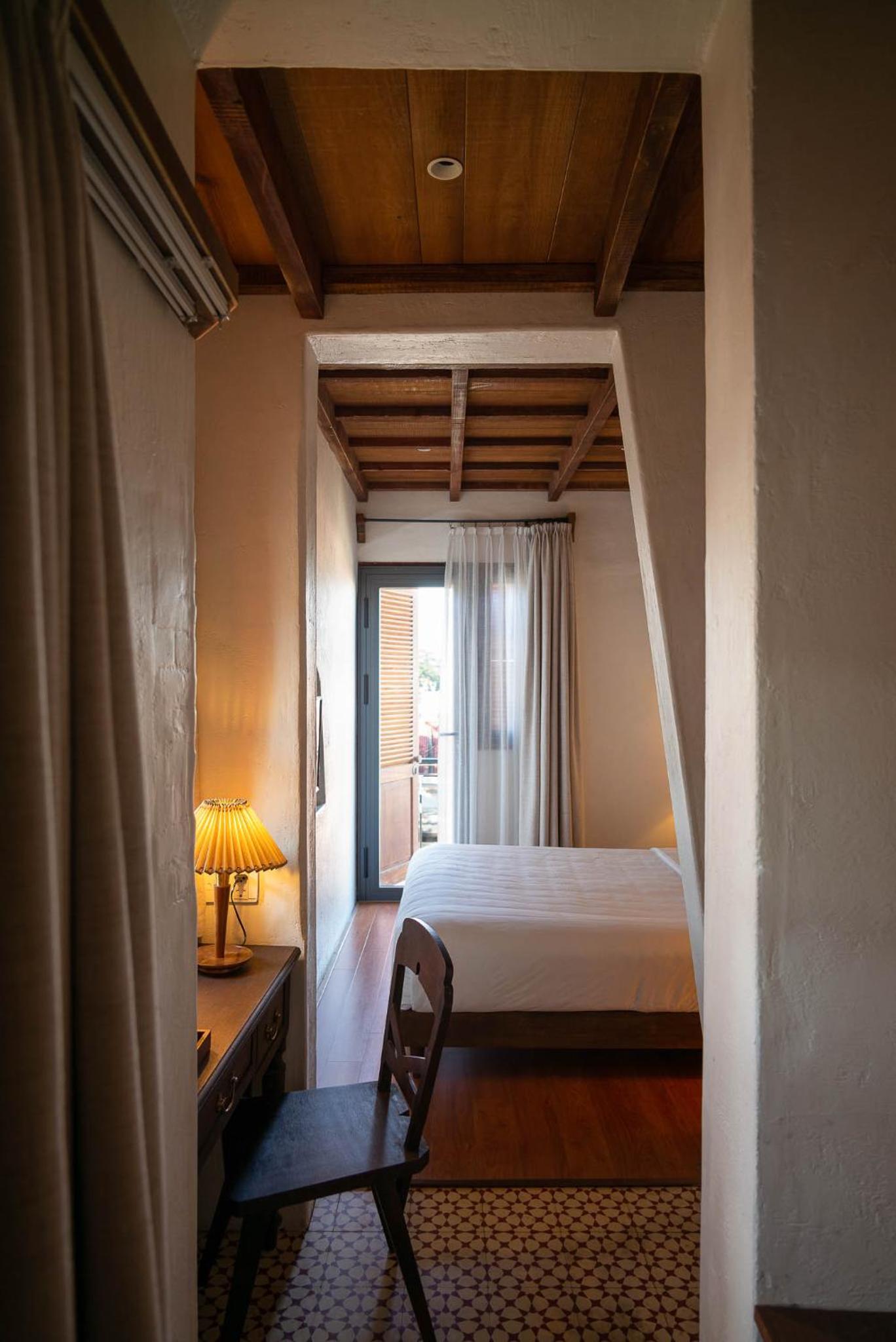 Deluxe Double Room with Balcony - Photo 5