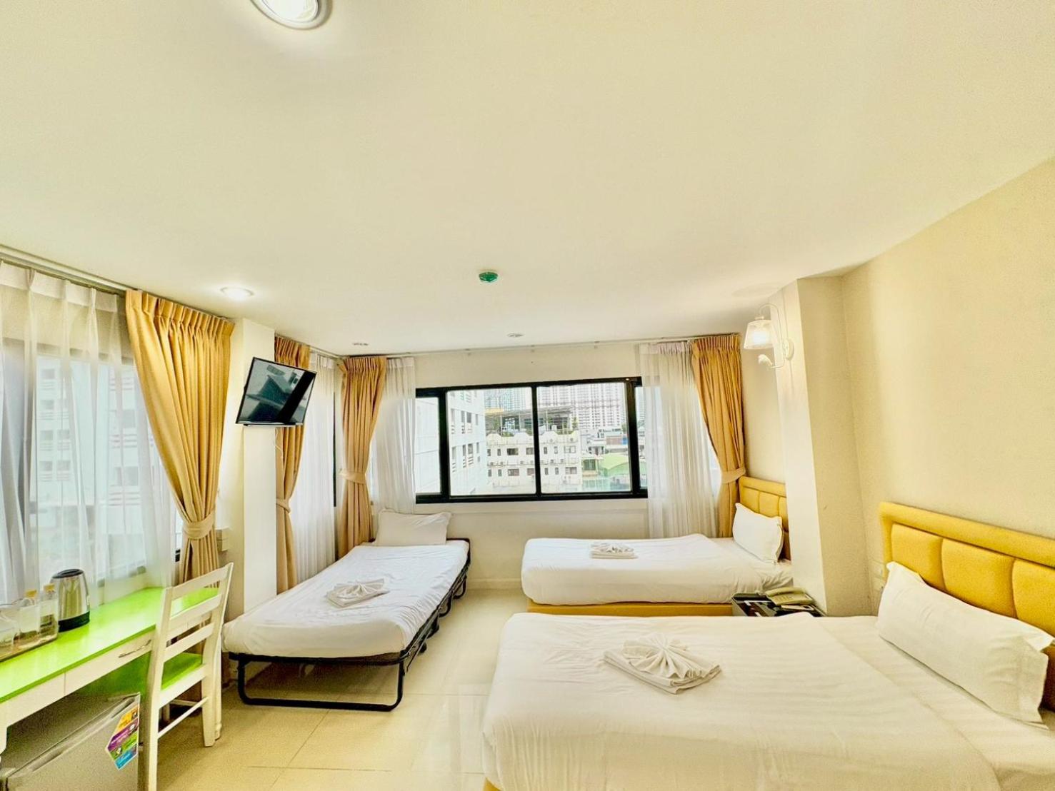 Deluxe Twin Room photo 3