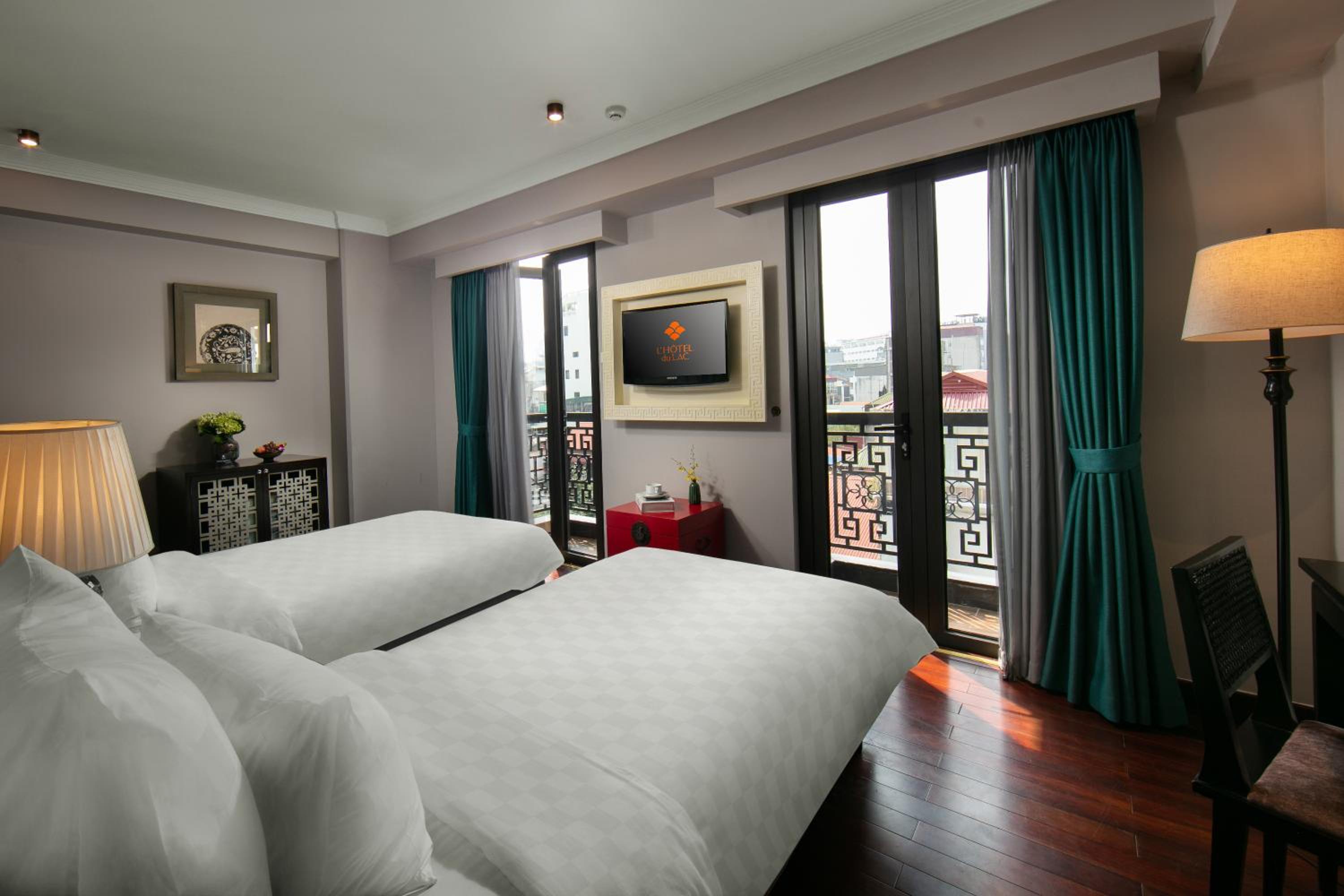 Junior Suite Twin with Balcony Street View