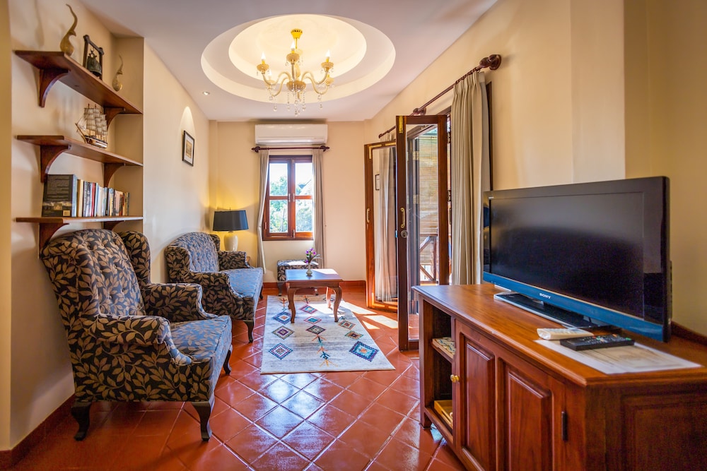 Family Suite with Balcony - Photo 3