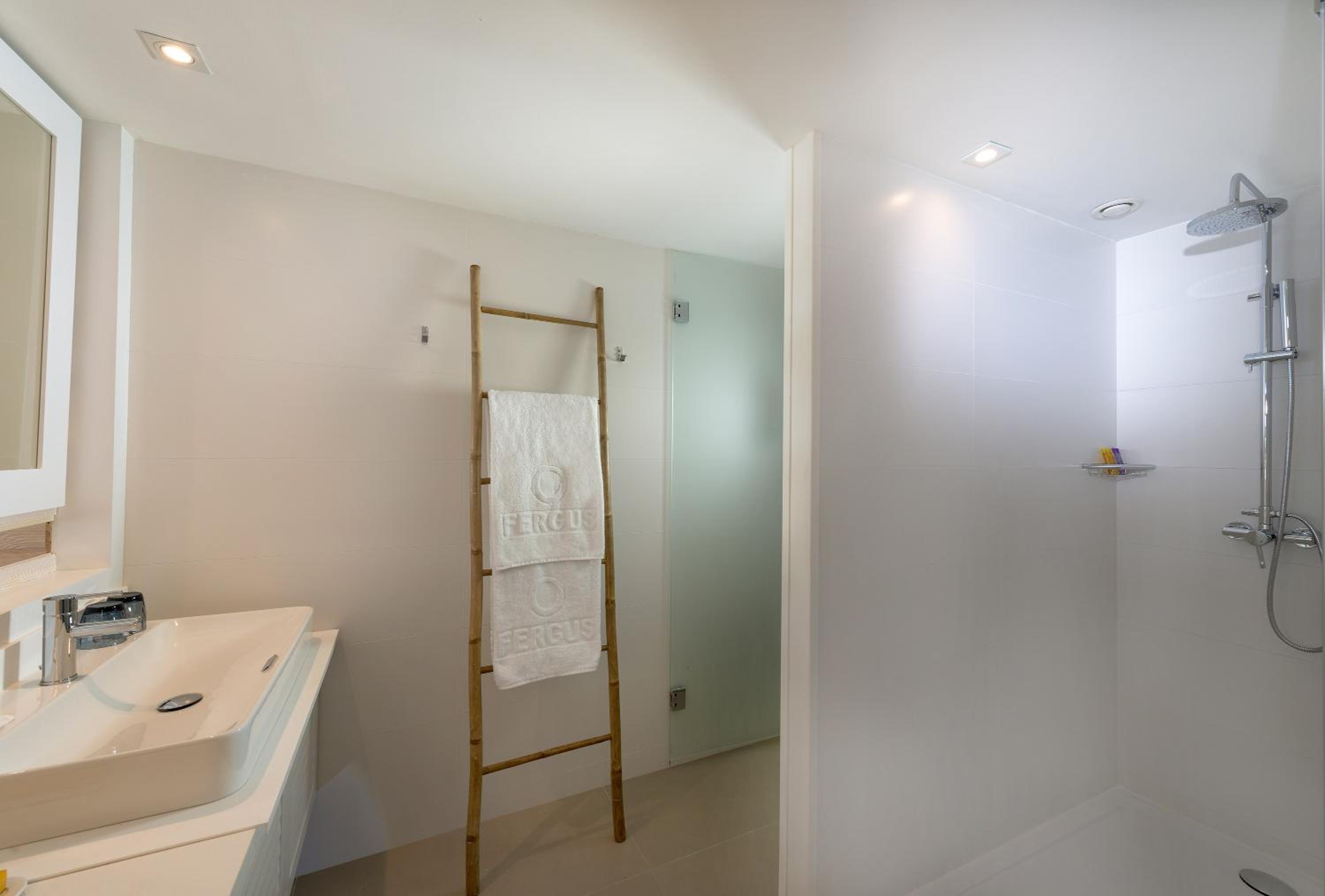 Double Room with Sea View and Private Terrace with Hot Tub photo 3