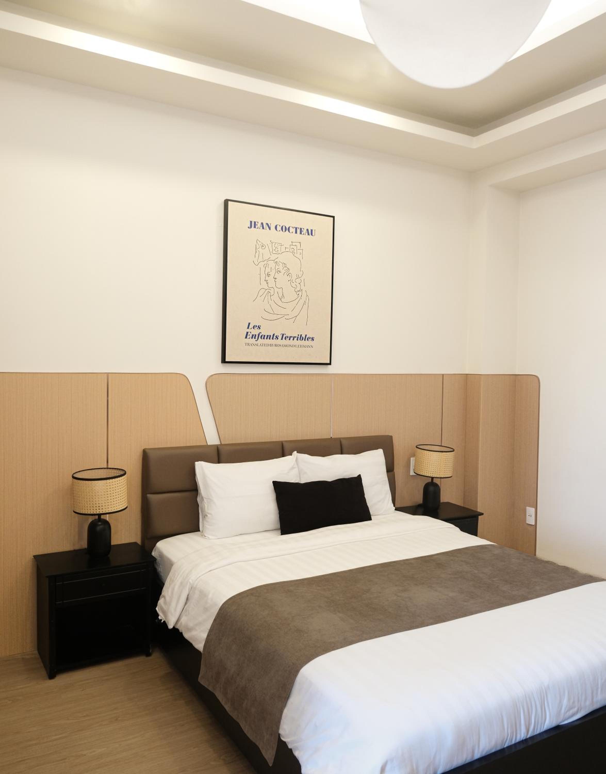 Queen Room photo 2