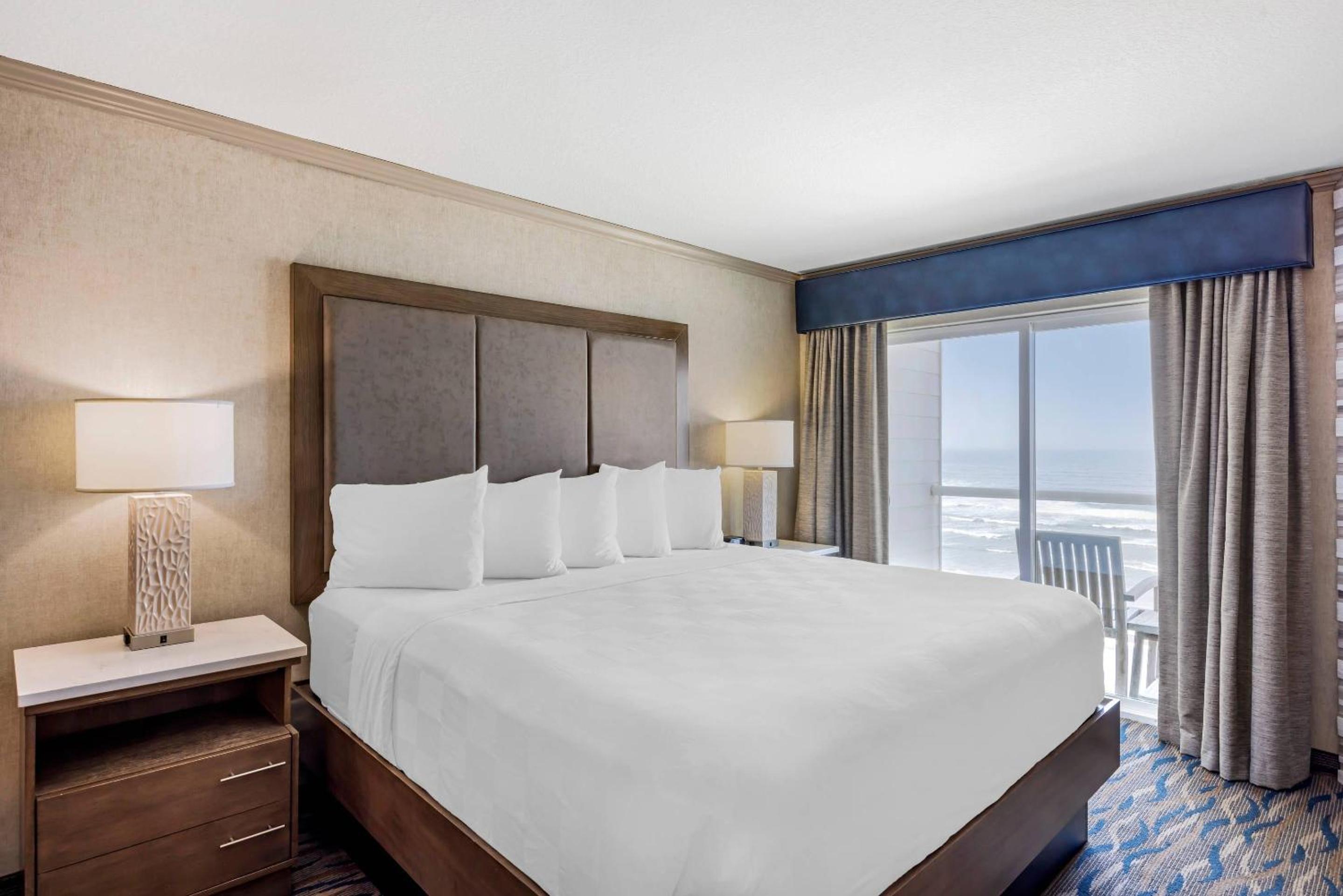 Queen Suite - Accessible/Non-Smoking photo 1