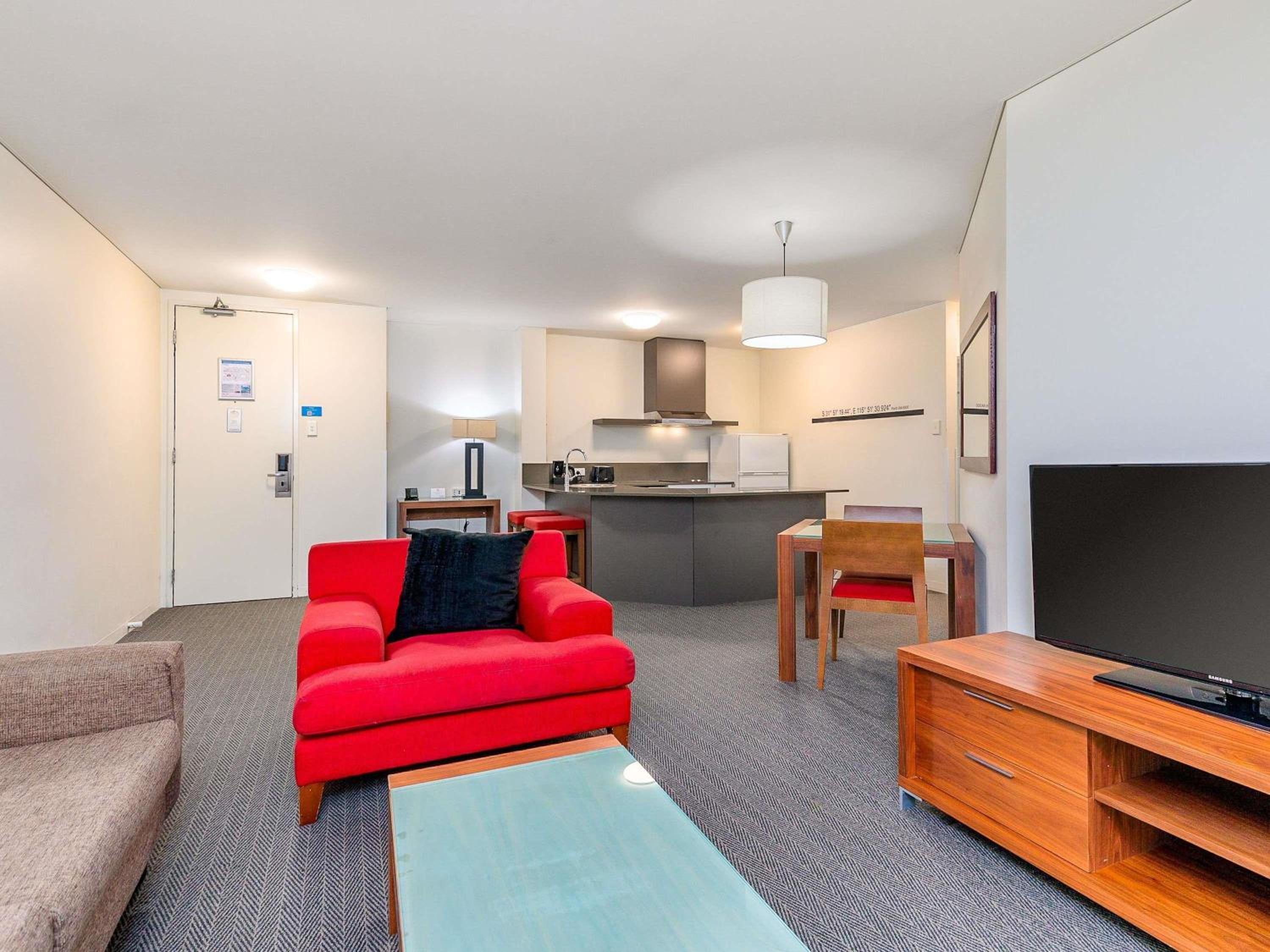 Three-Bedroom Apartment photo 3