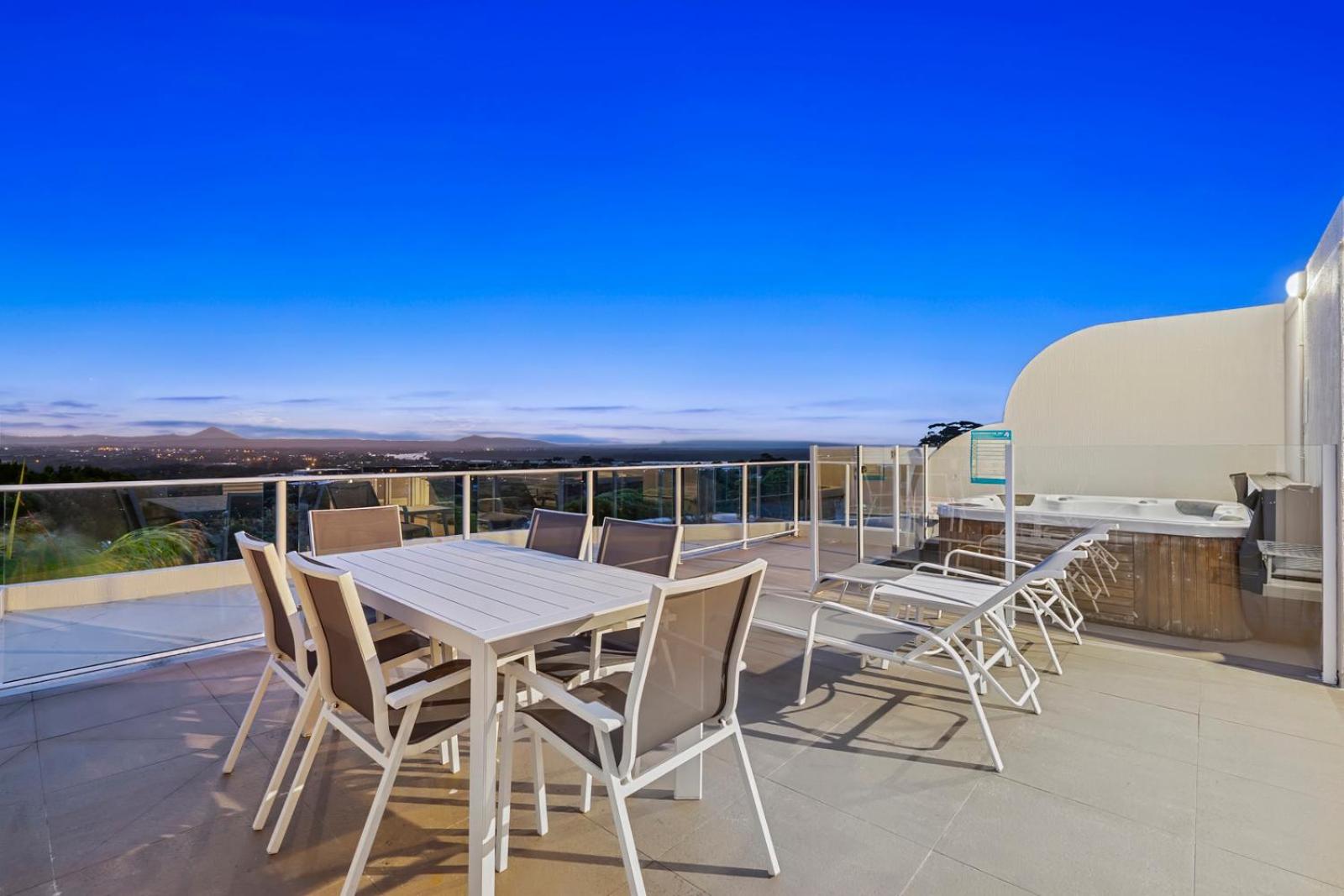 Three-Bedroom Apartment with Lake View