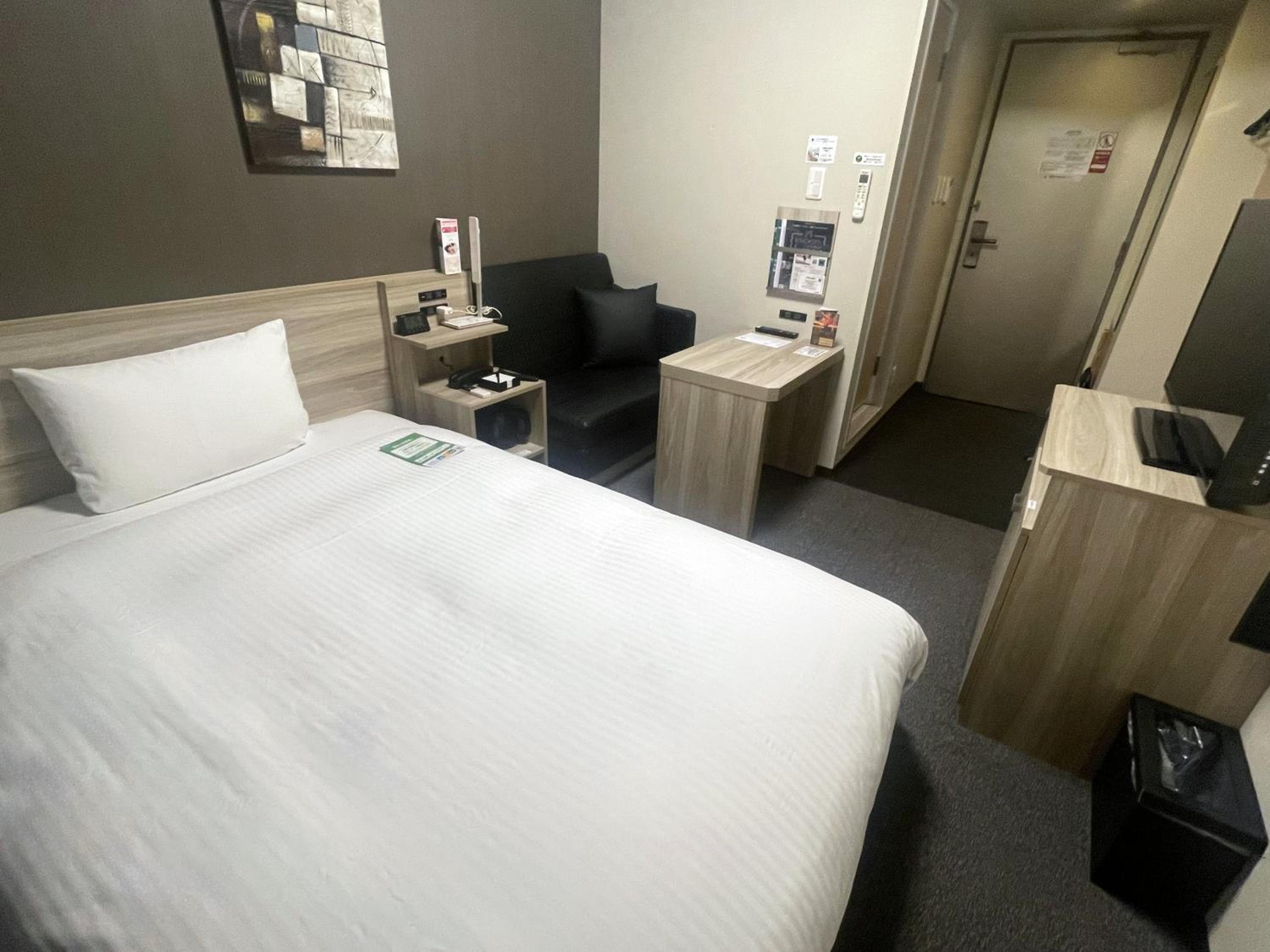 Single Room - Non-Smoking - With Smoking Area on the Floor
