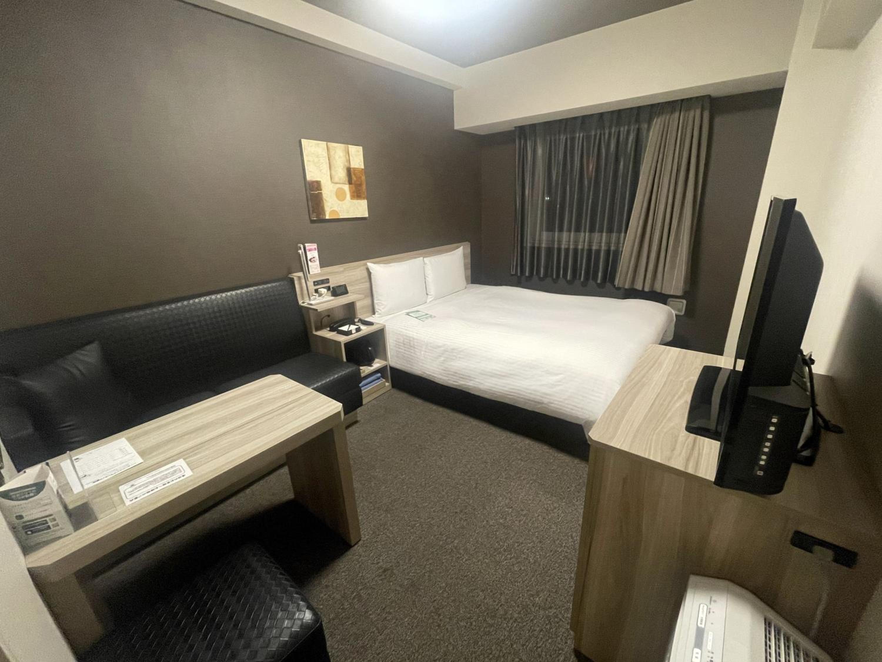 Double Room with Small Double Bed - Non-Smoking - With Smoking Area on the Floor - Photo 2