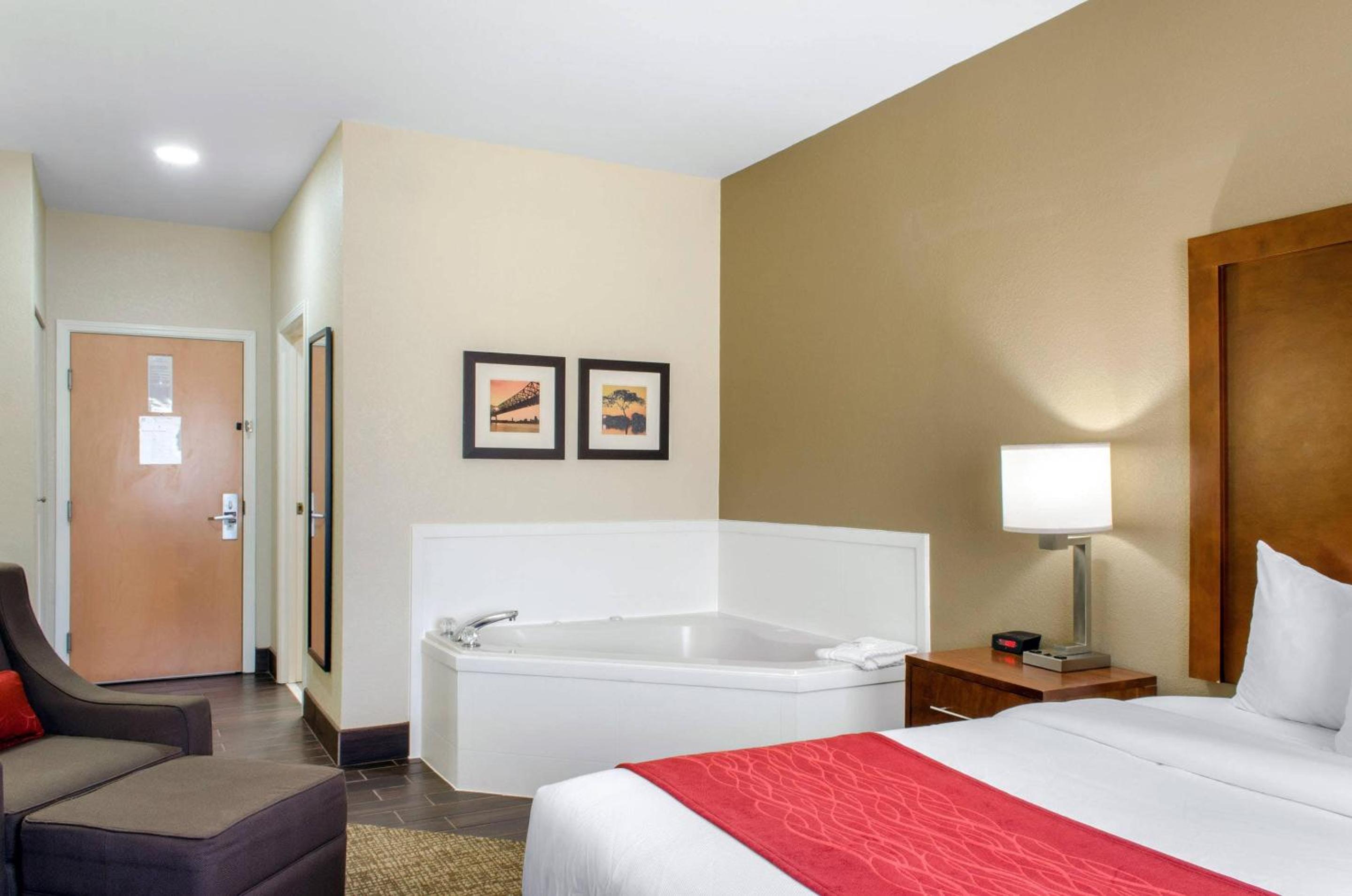 King Suite with Jacuzzi photo 3